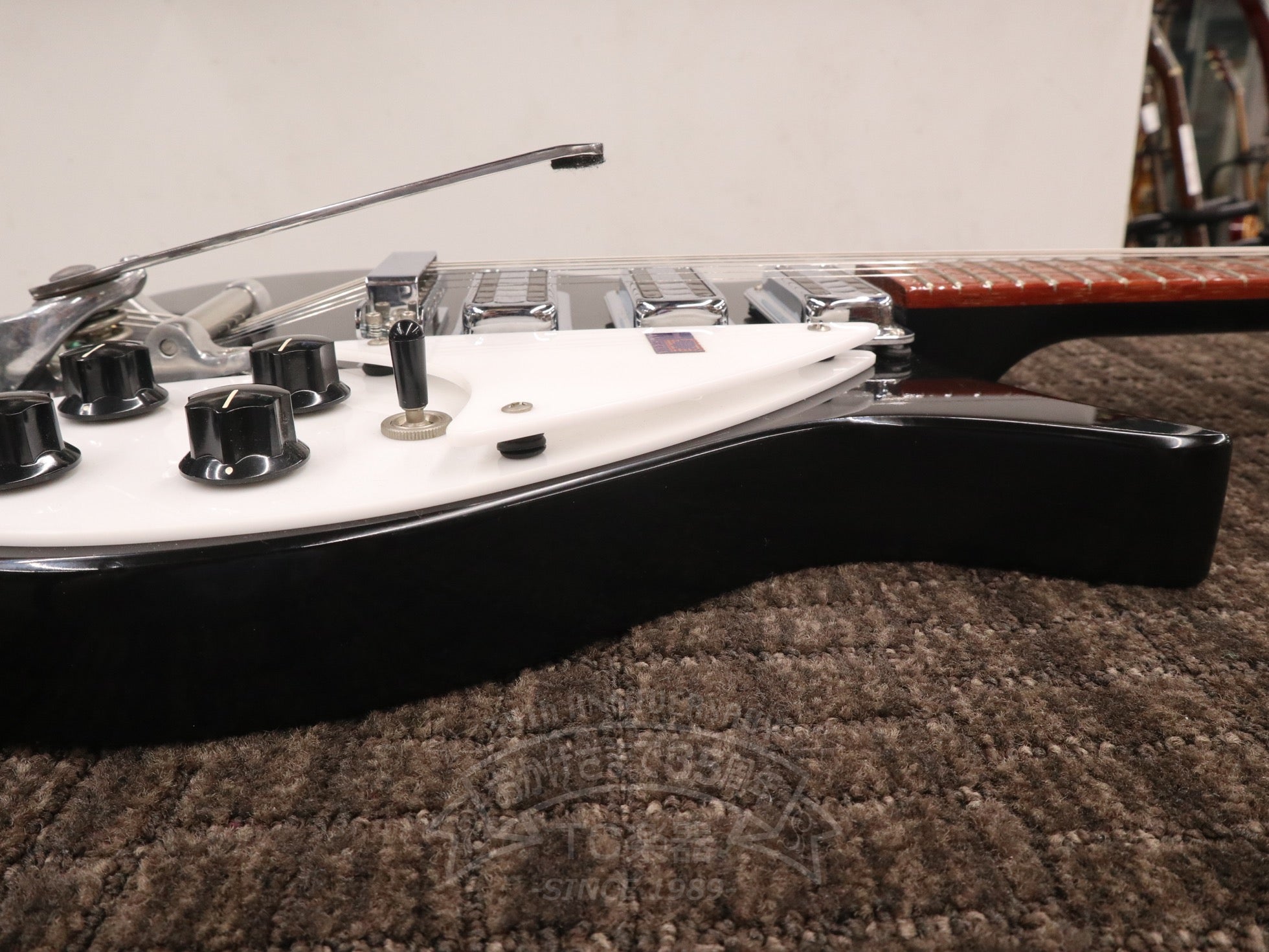 2001 325V63 with Bigsby Jet Glo - TC楽器 - TCGAKKI