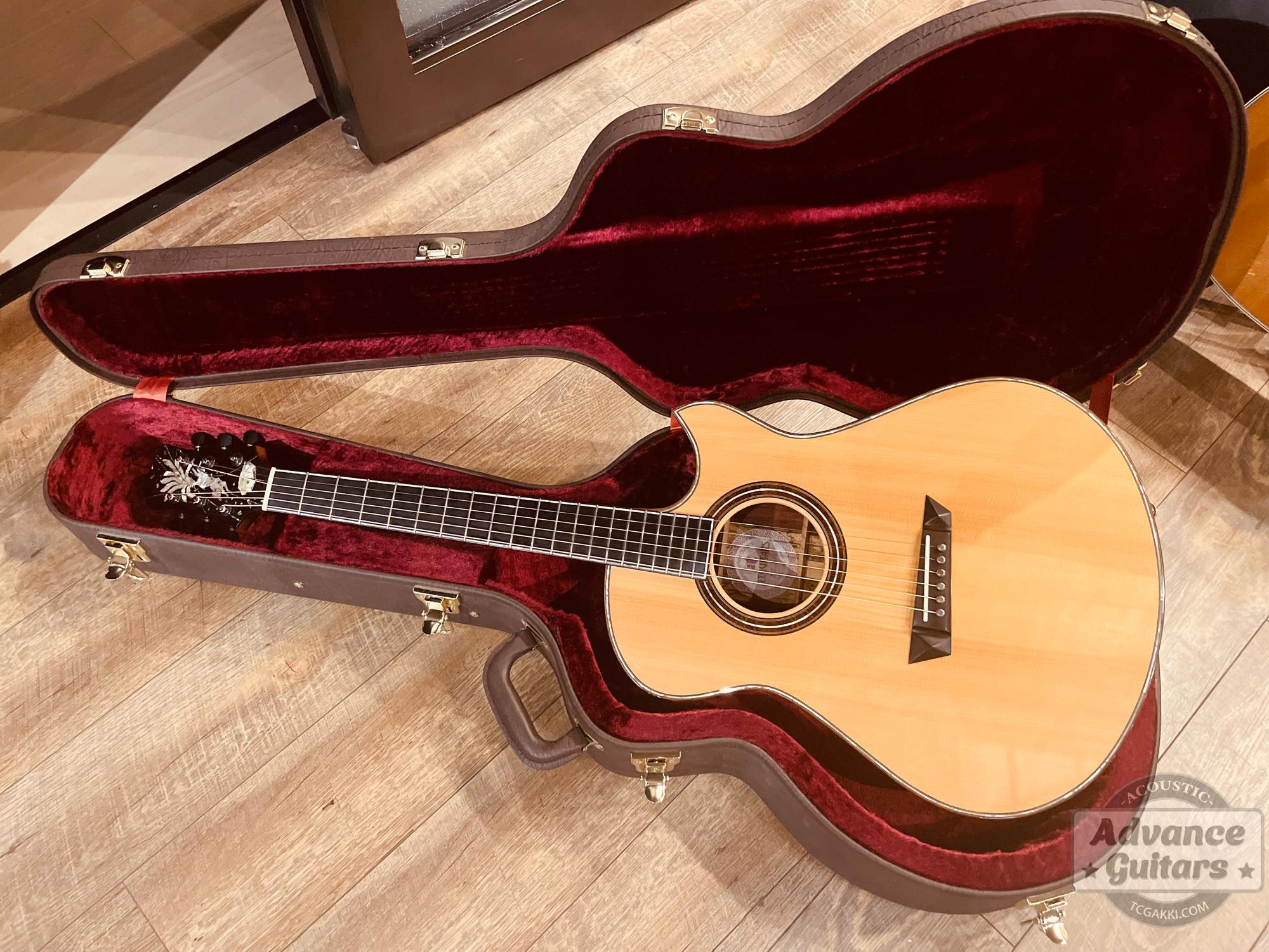 2019年製 97 OM the "Nine - Tailed Fox" - TC楽器 - TCGAKKI