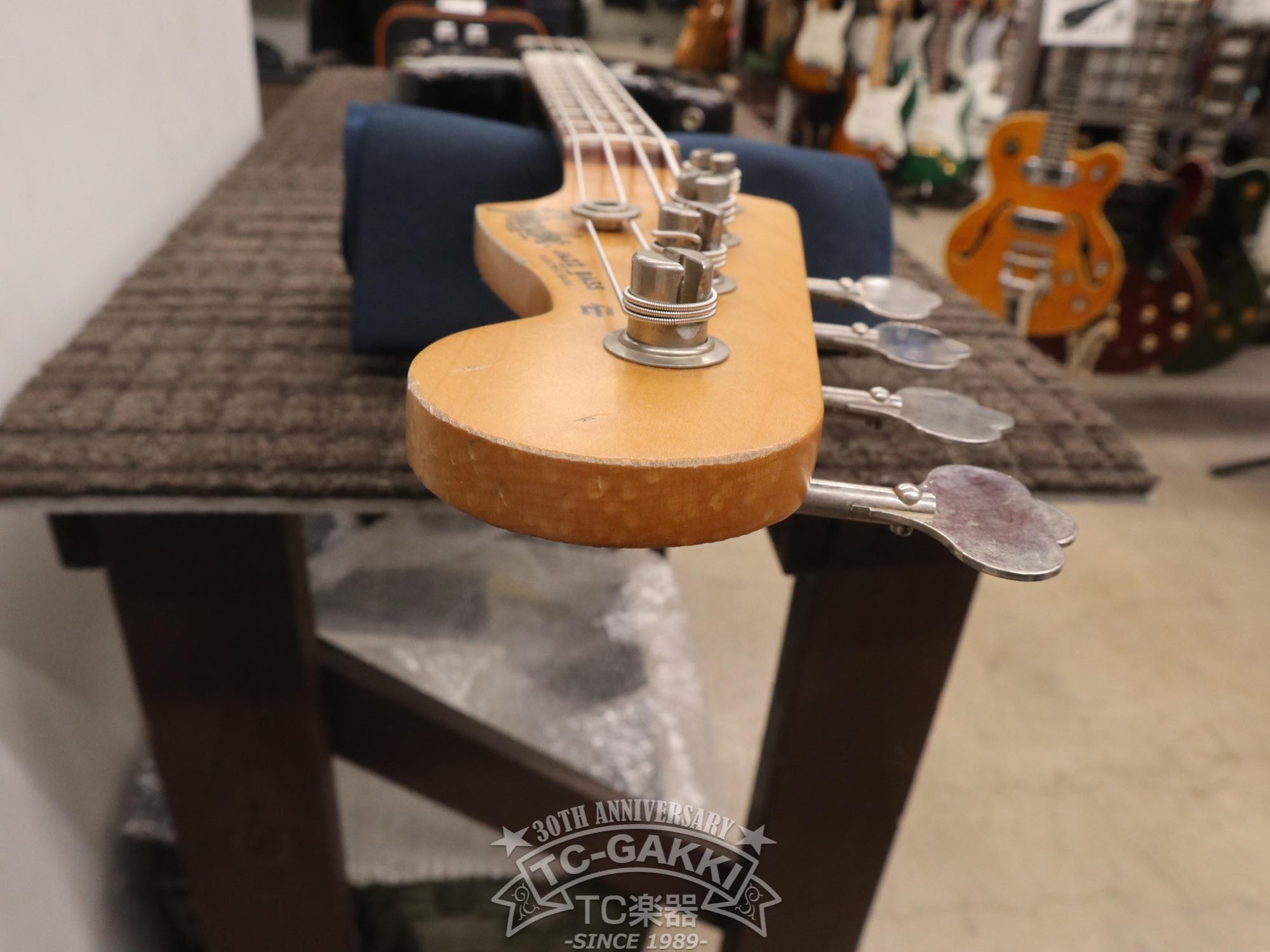 60th Anniversary Road Worn Jazz Bass - TC楽器 - TCGAKKI
