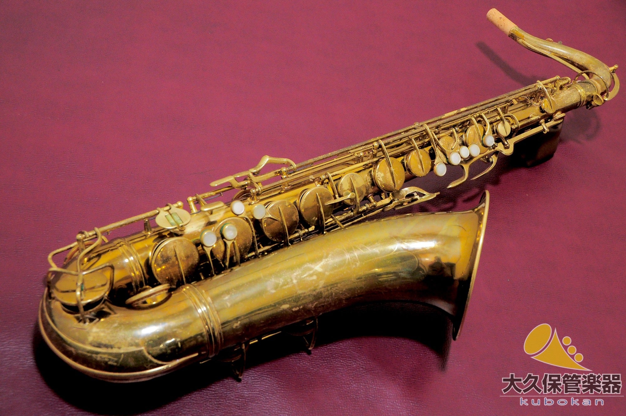 Saxofón tenor C.G. Cohn 10M "Lady Face".