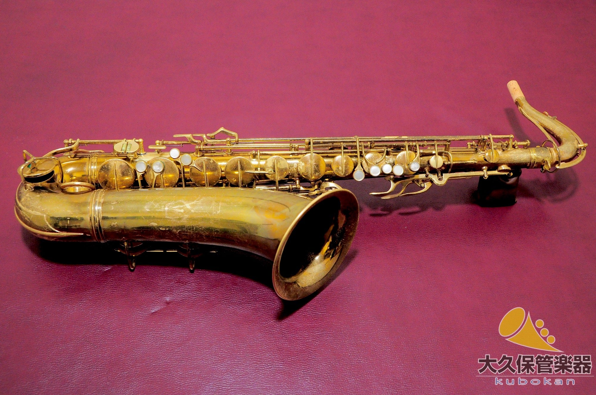Saxofón tenor C.G. Cohn 10M "Lady Face".