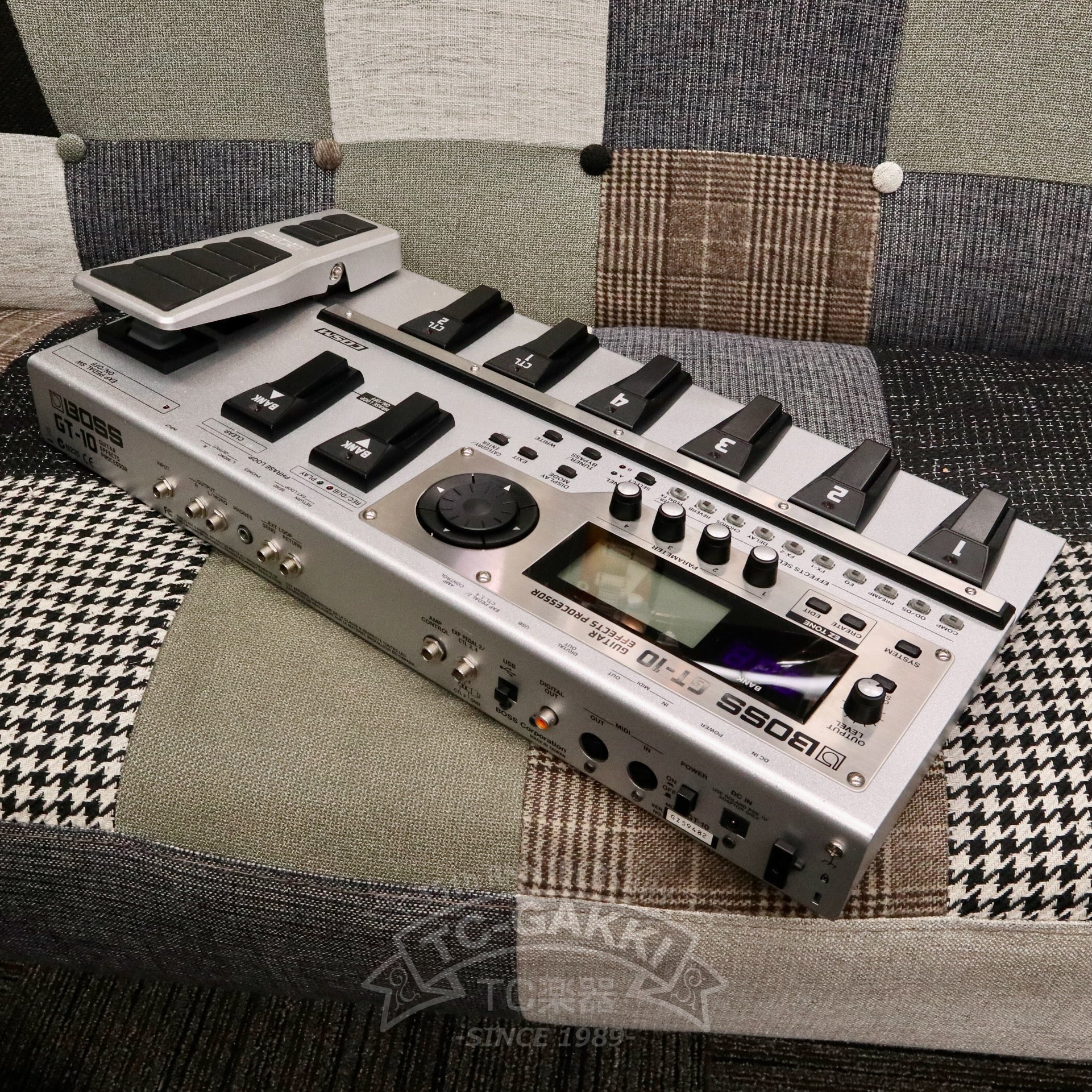 BOSS GT-10 GUITAR EFFECTS PROCESSOR