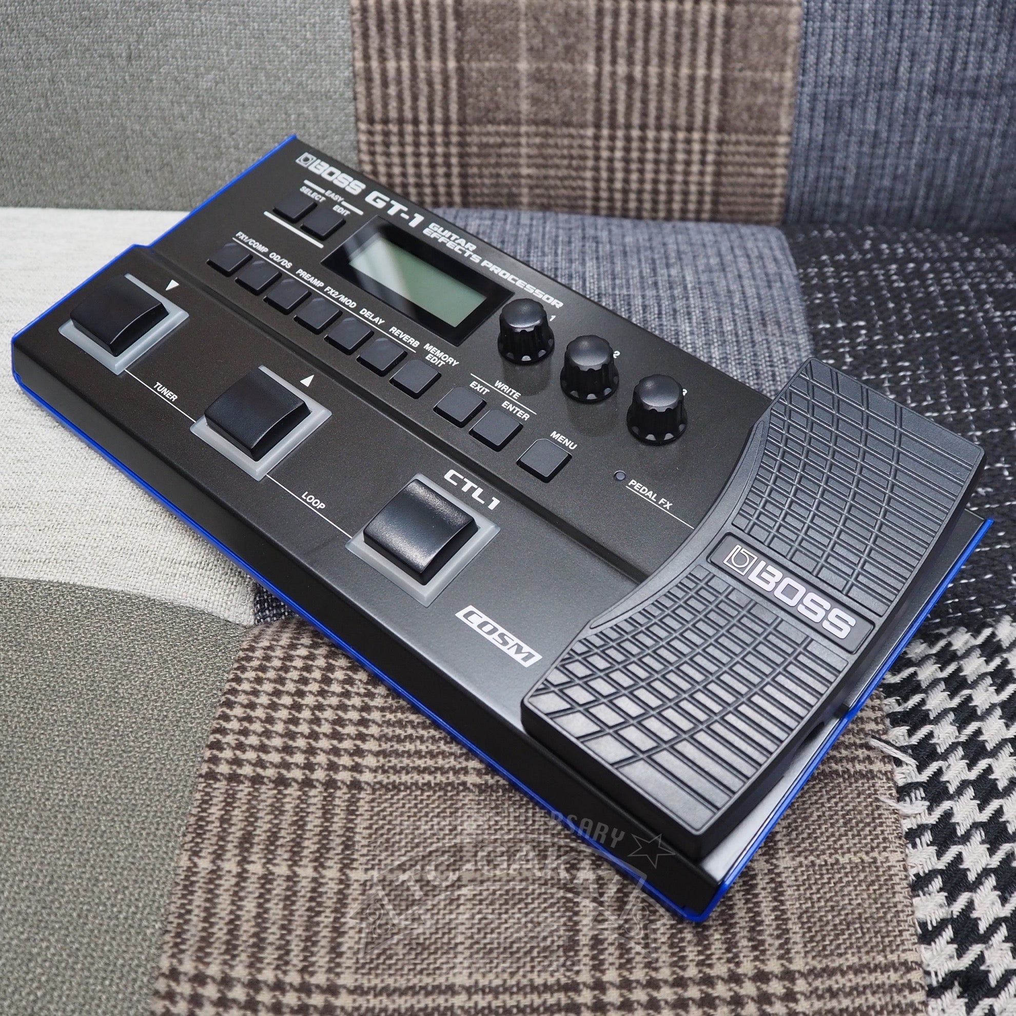 BOSS GT-1 GUITAR EFFECTS PROCESSOR