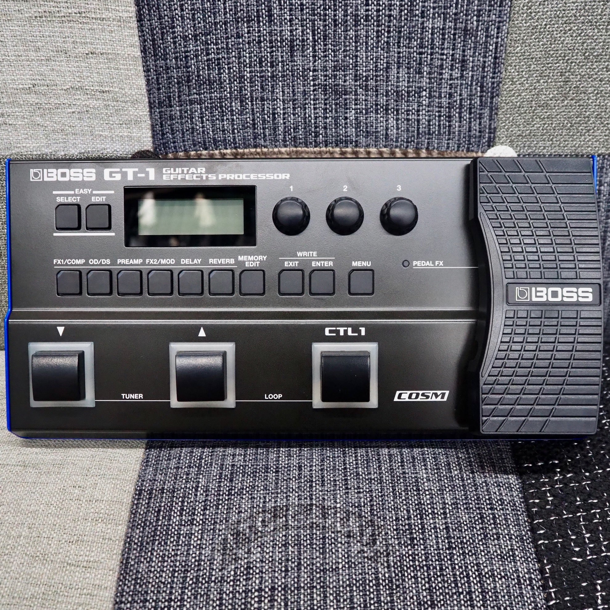 BOSS GT-1 GUITAR EFFECTS PROCESSOR