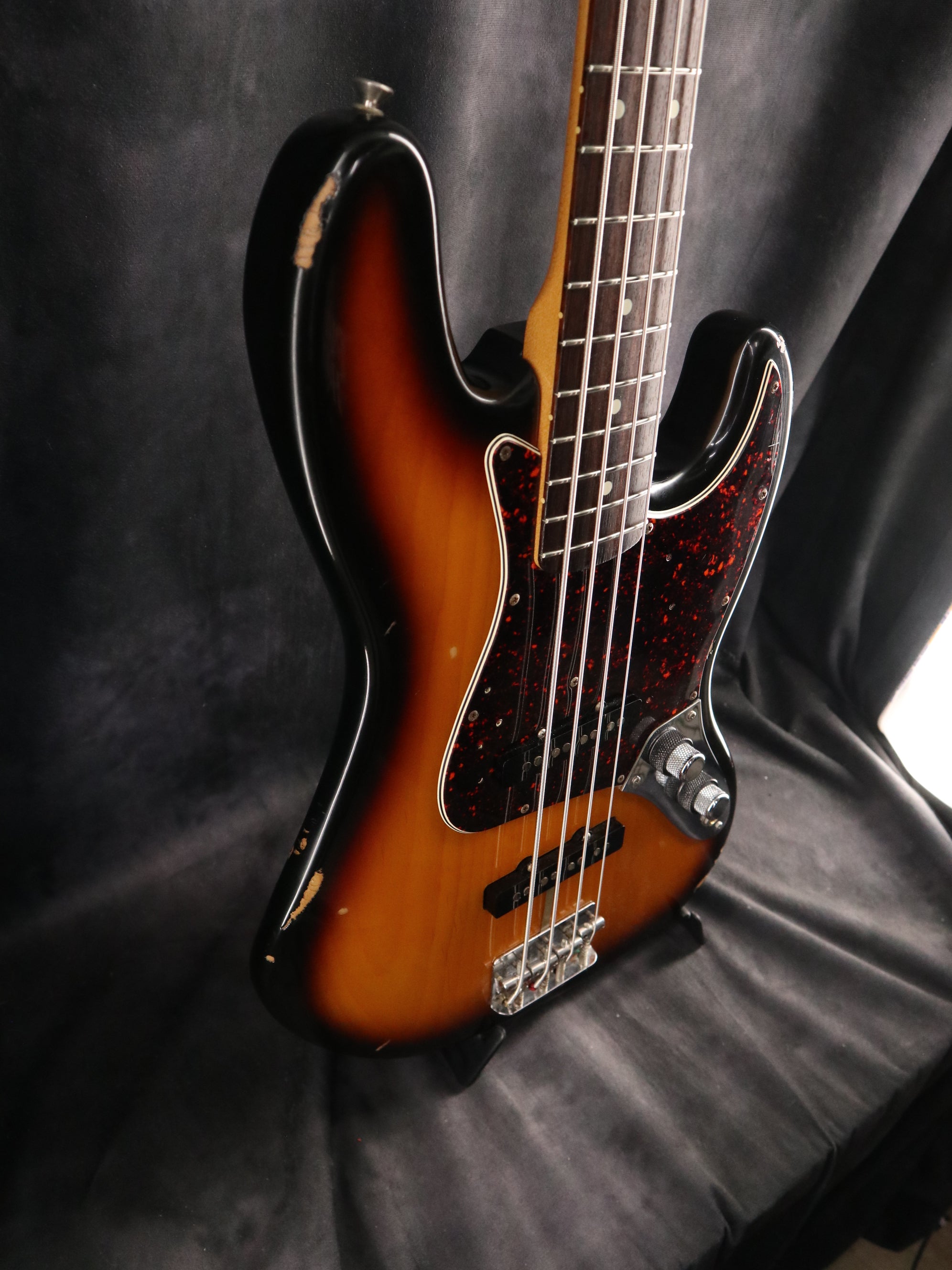 1995 Fender USA American Vintage ‘62 Jazz Bass Stack Knob