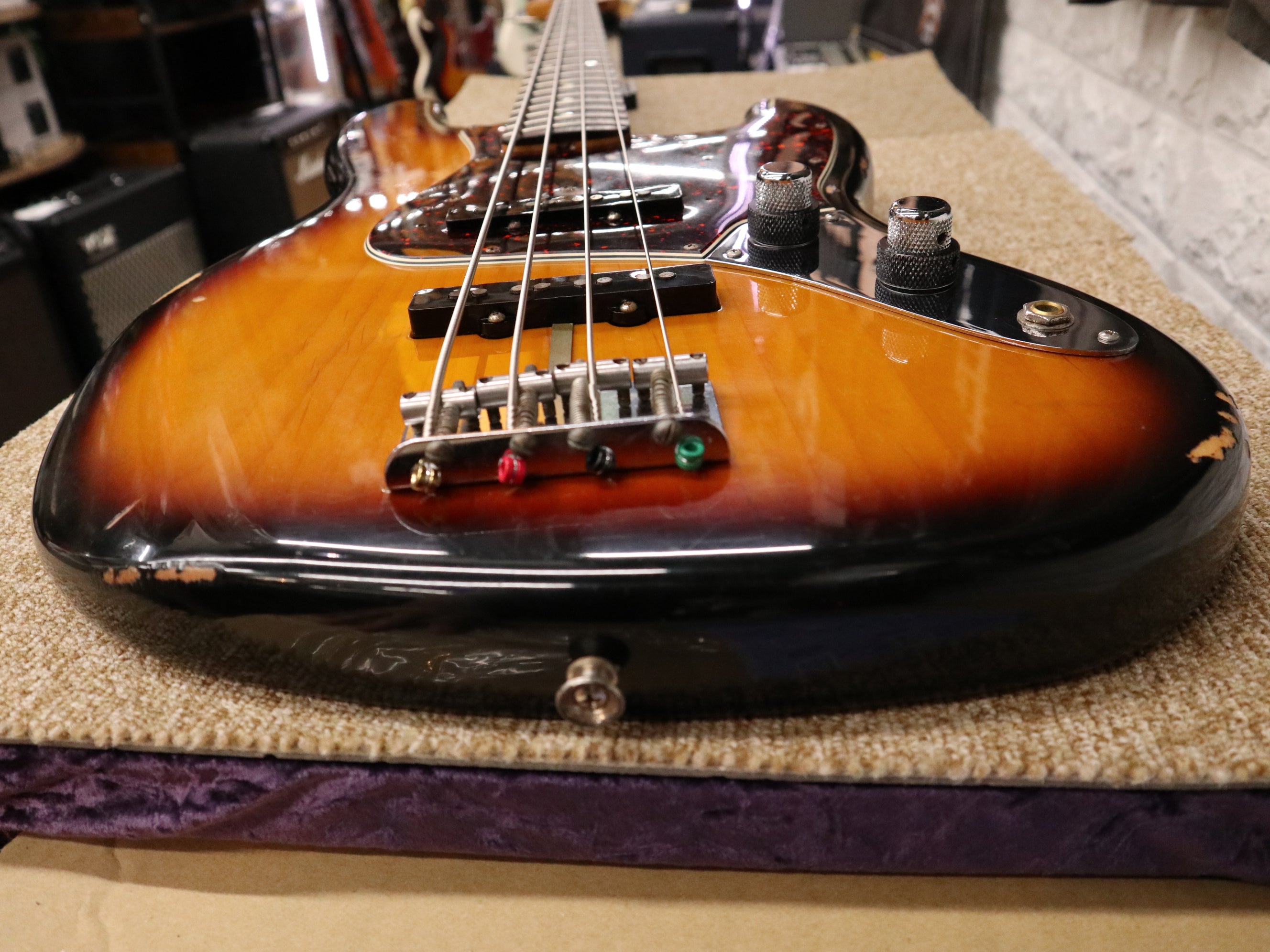 1995 Fender USA American Vintage ‘62 Jazz Bass Stack Knob