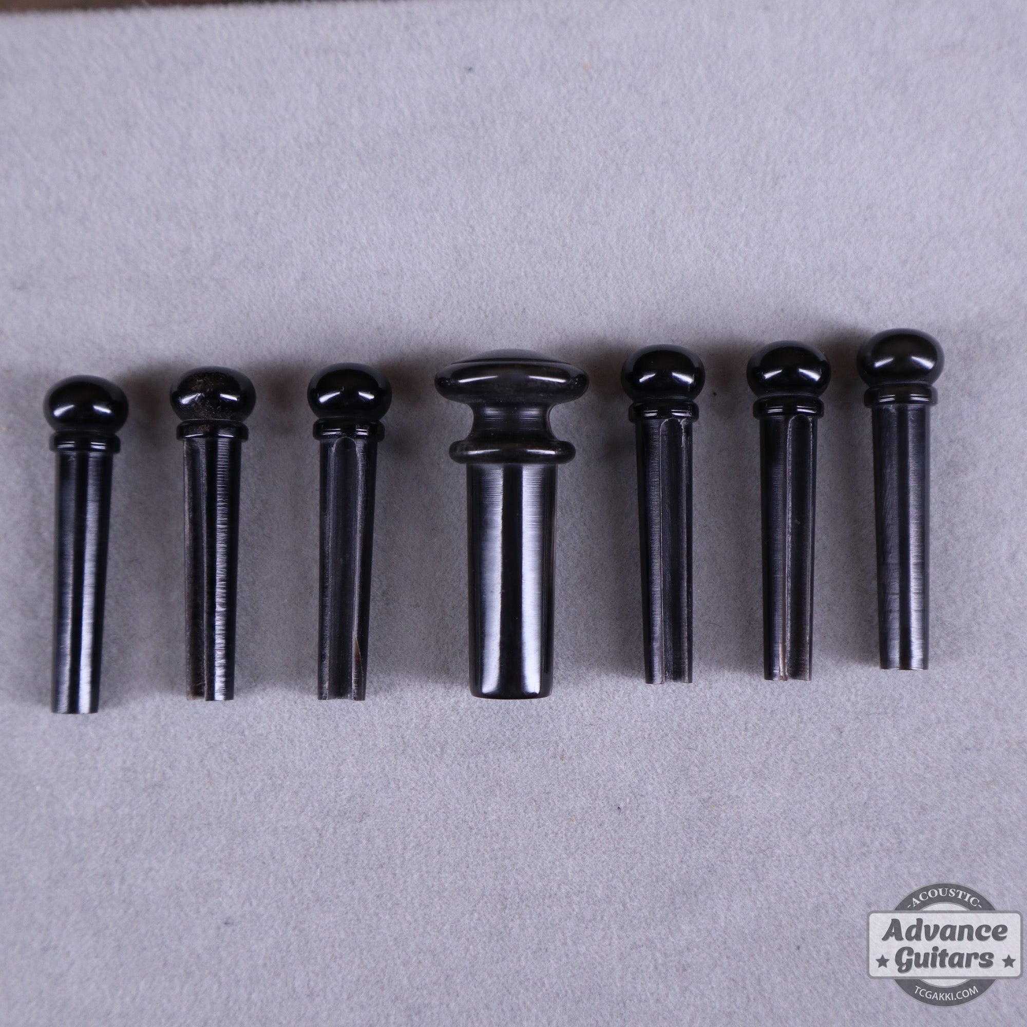 Preciso Bone Bridge Pin & End Pin Set(Black Water Buffalo Horn & Plain) - TC楽器 - TCGAKKI