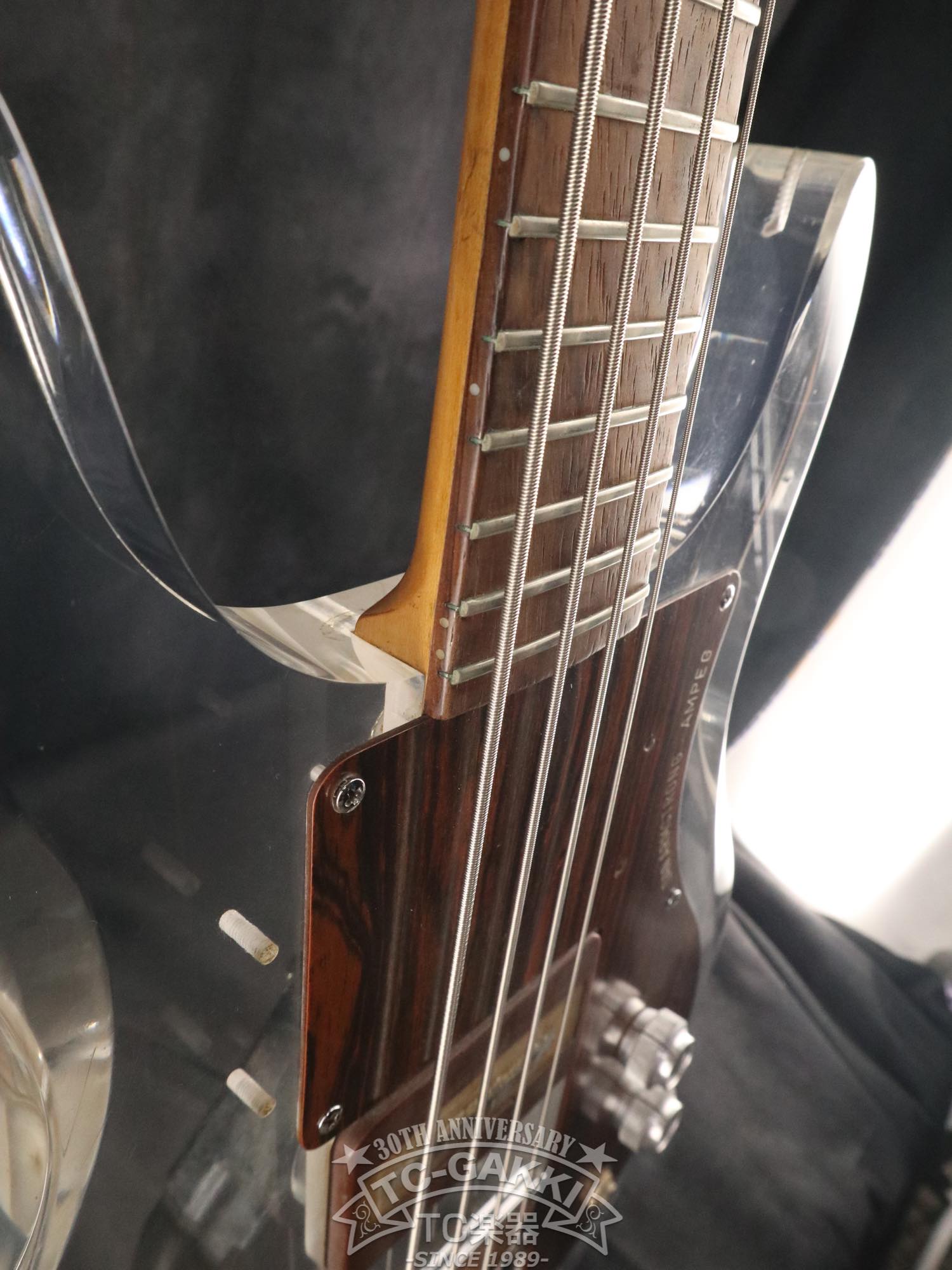 Guitare basse Dan Armstrong Lucite des années 1970