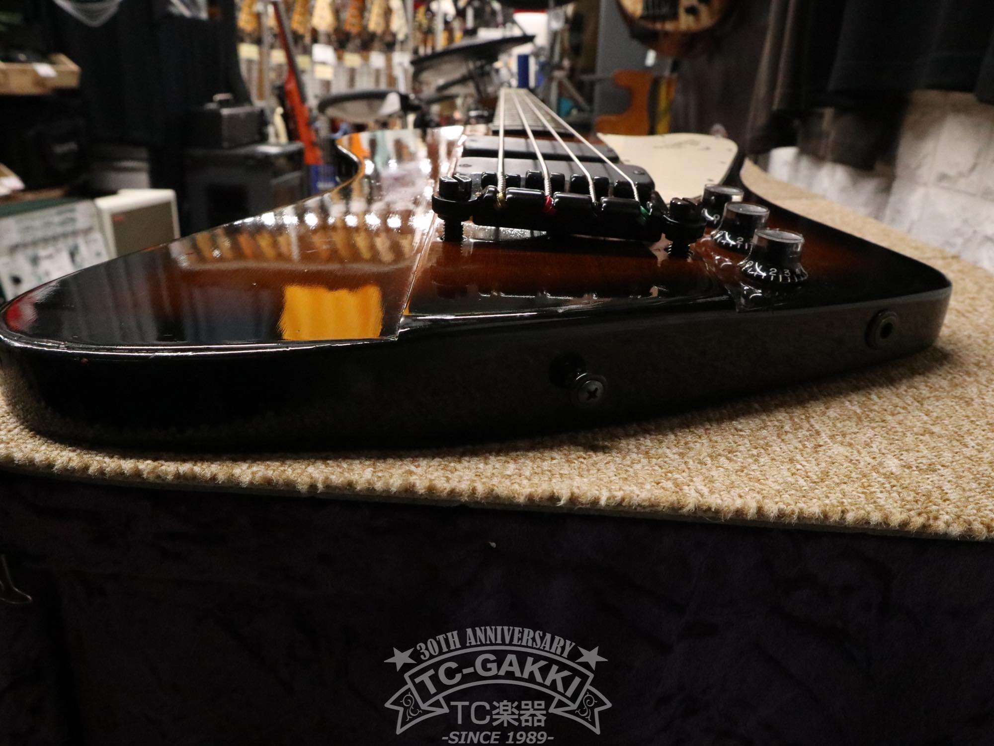 Gibson 2001 Thunderbird IV