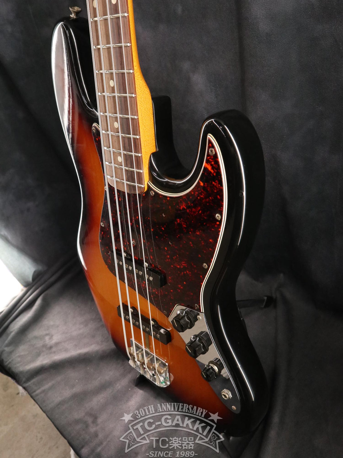 Fender USA 1996 American Vintage 62 Jazz Bass stack 50th Anniversary
