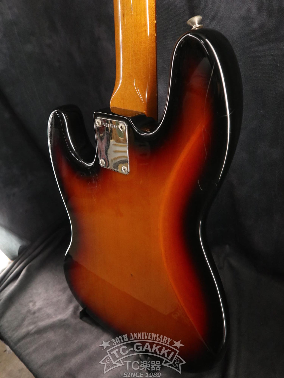 Fender USA 1996 American Vintage 62 Jazz Bass stack 50th Anniversary