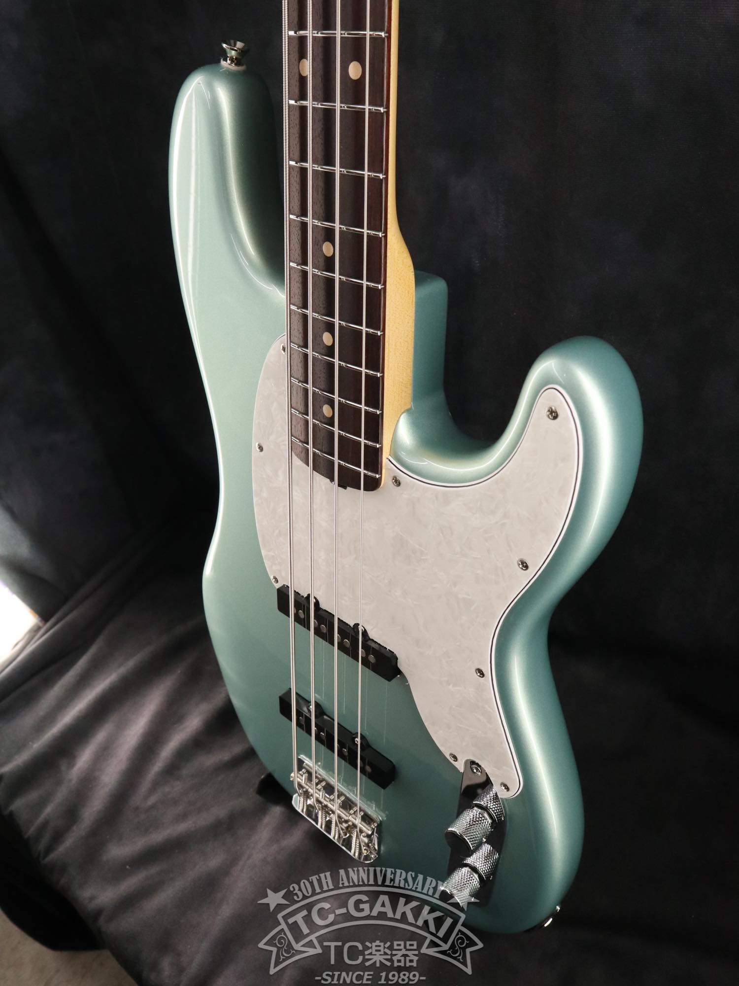 16 Bass Guitars JIMINY JB Comtemporary Model
