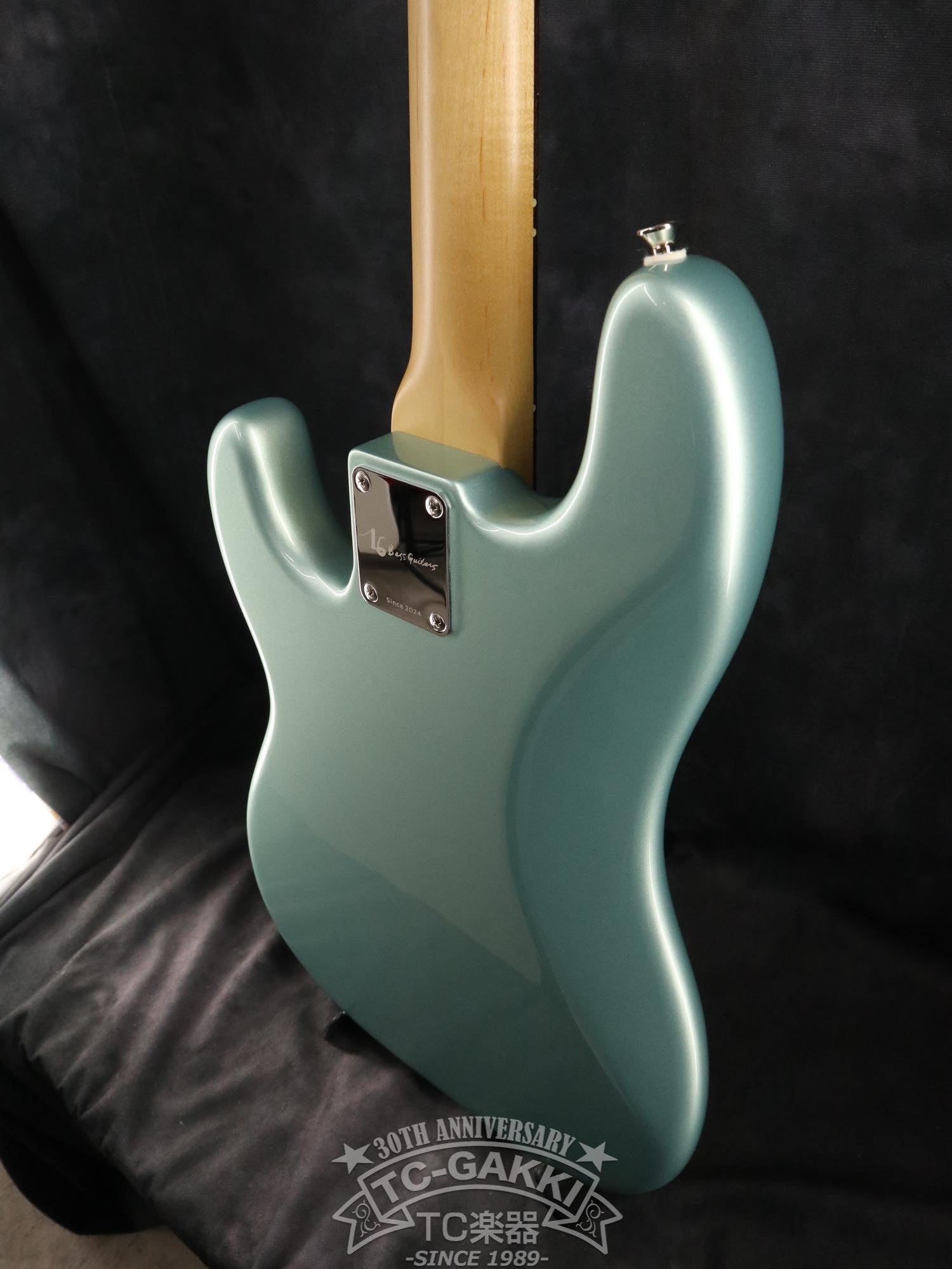 16 Bass Guitars JIMINY JB Comtemporary Model