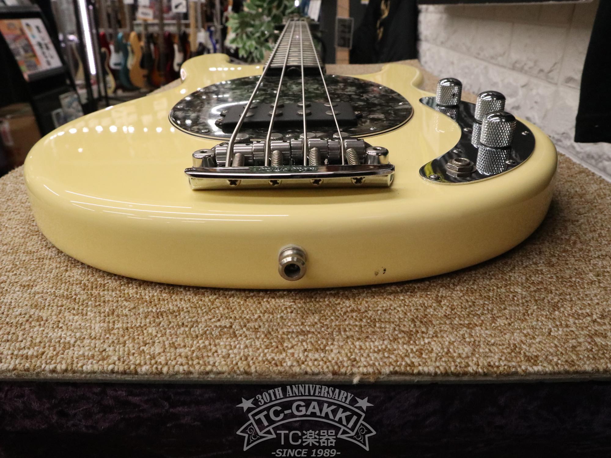 MUSIC MAN StingRay NAMM 100TH ANNIVERSARY LTD EDITIONAnniversary Status Graphite Neck /Classic StingRay 2EQ Body