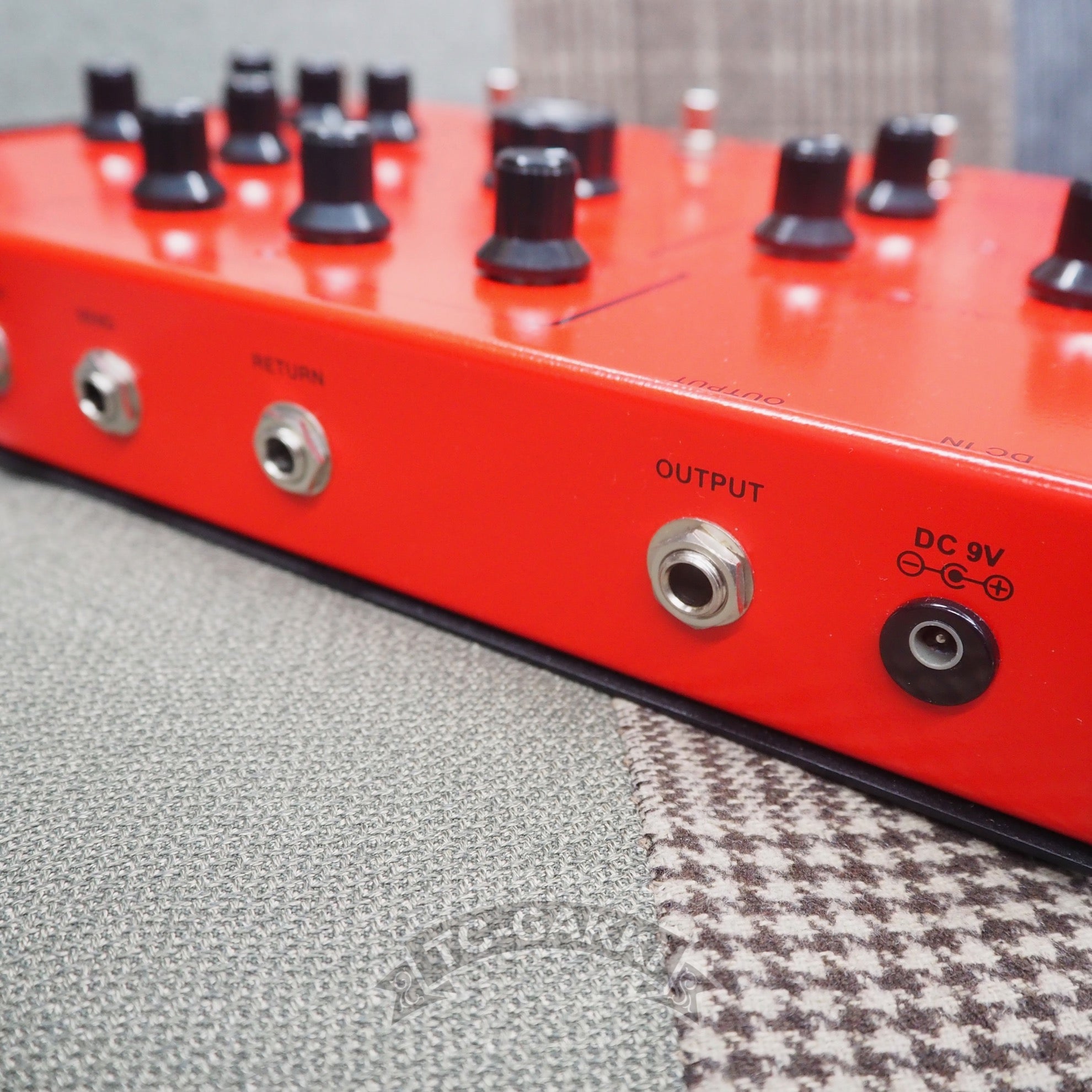 ROCK+ Effector (Red) - TC楽器 - TCGAKKI