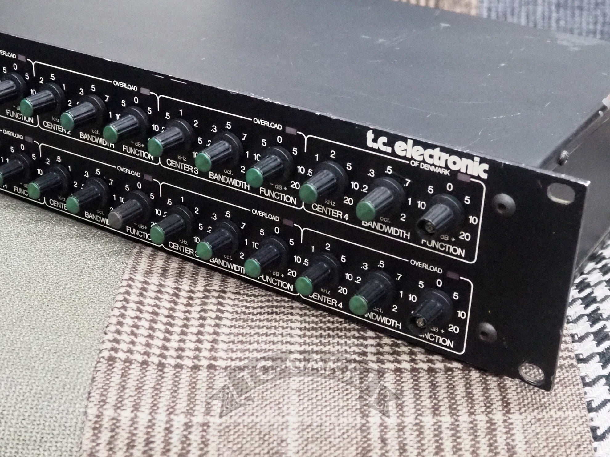 TC2240 PARAMETRIC EQUALIZER/PREAMPLIFIER - TC楽器 - TCGAKKI