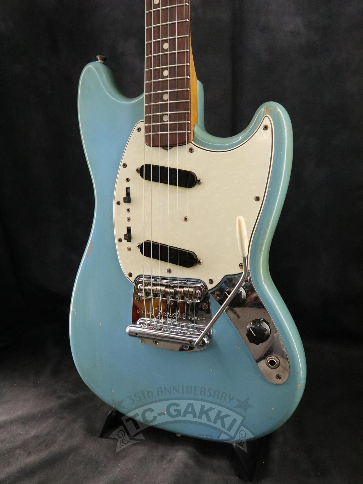 Fender 1966 Mustang Daphne Blue