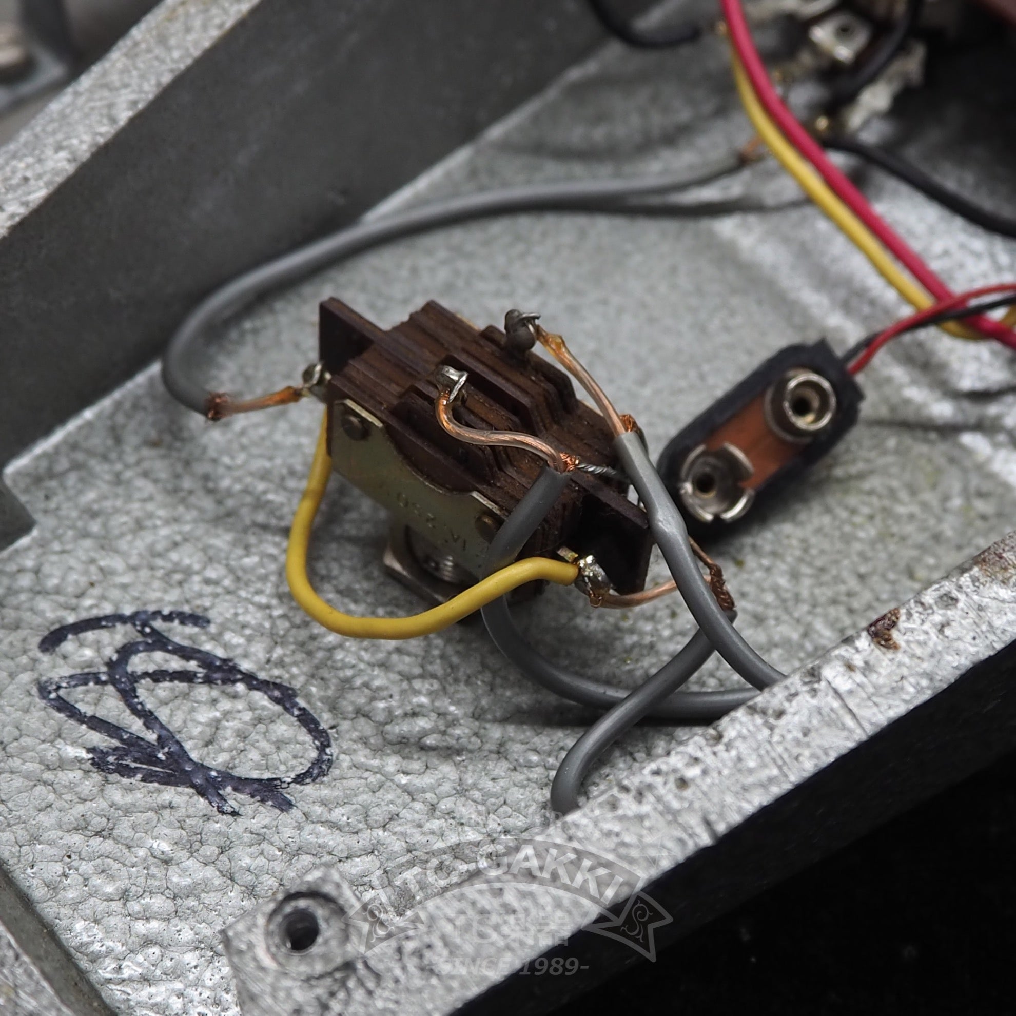 TONE BENDER (V828/GRAY) - TC楽器 - TCGAKKI