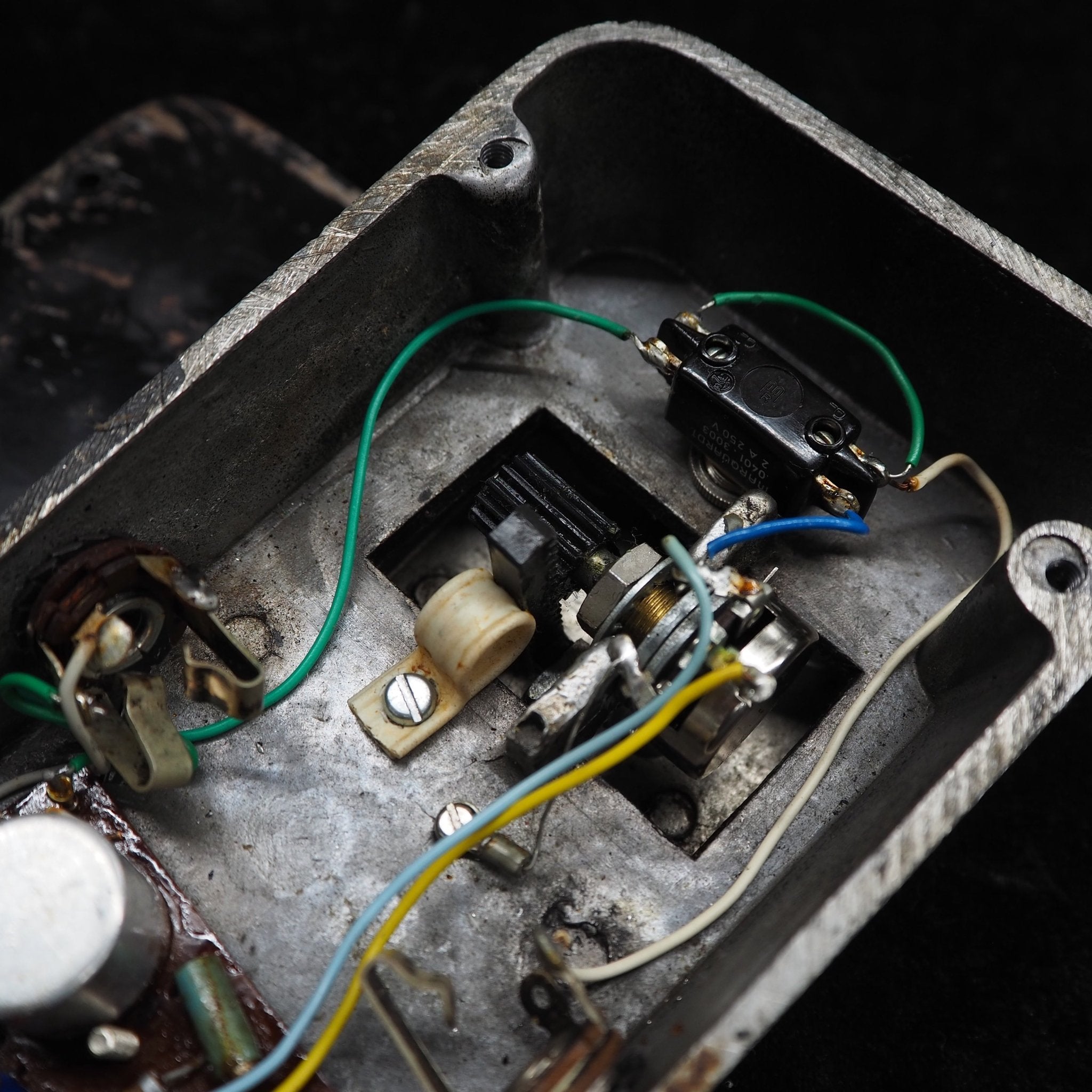 V846 WAH - WAH (MADE IN ITALY FOR THOMAS ORGAN) - TC楽器 - TCGAKKI