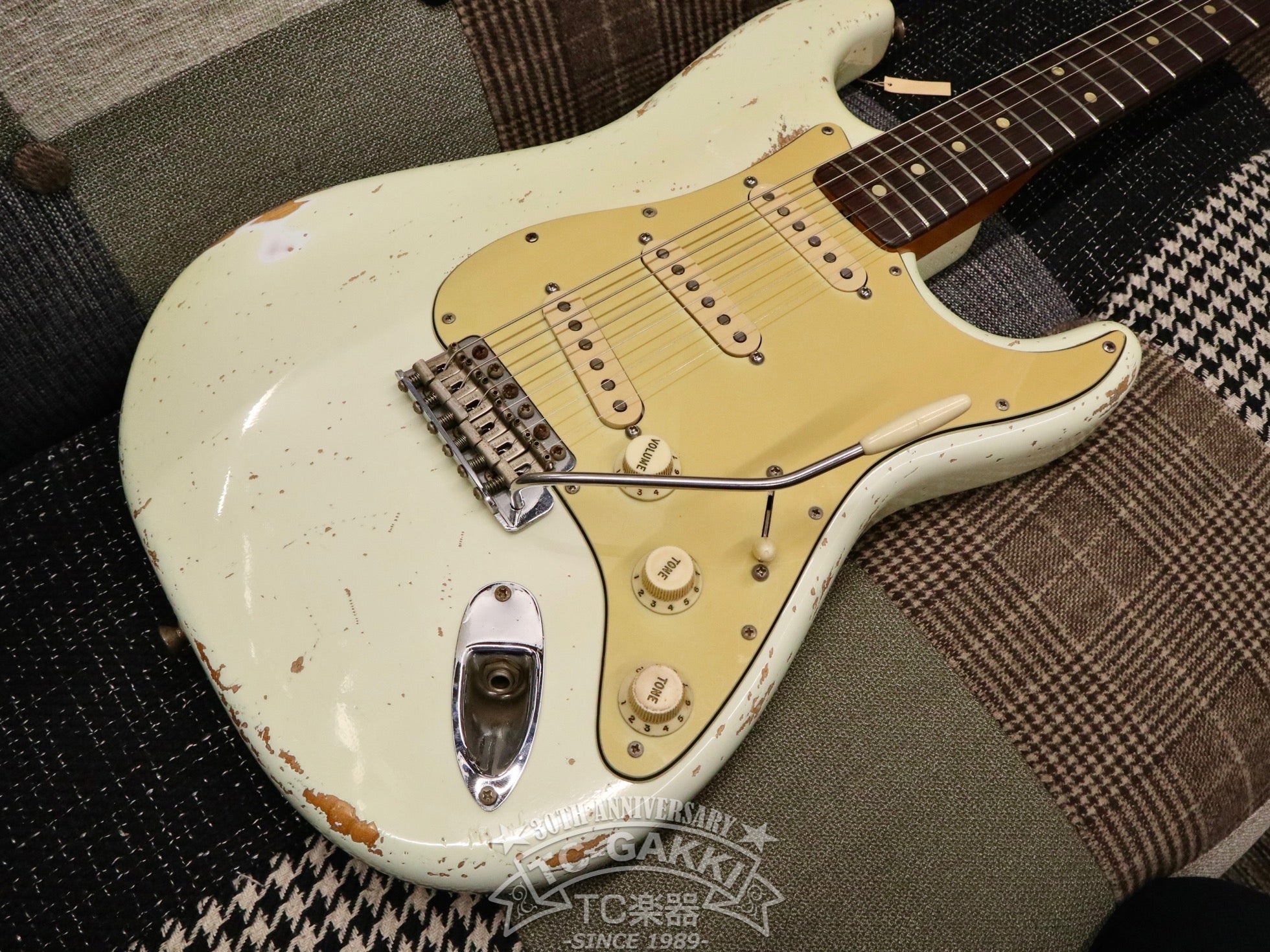 [TJ] Fender ストラトキャスター 改造有り Fender Japan ST57 改造されたストラトキャスターを内部から