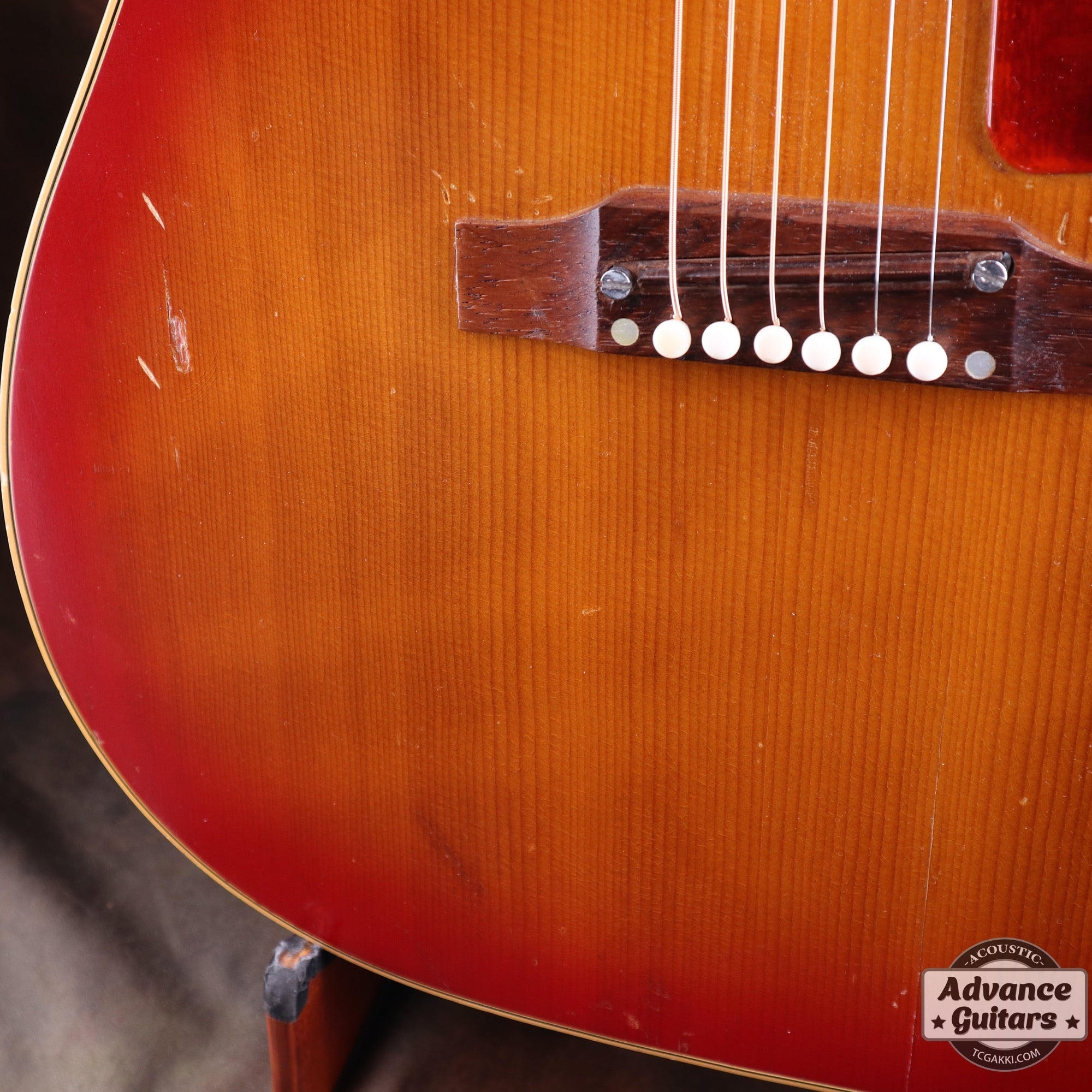 1967年製 J-45 Cherry Sunburst