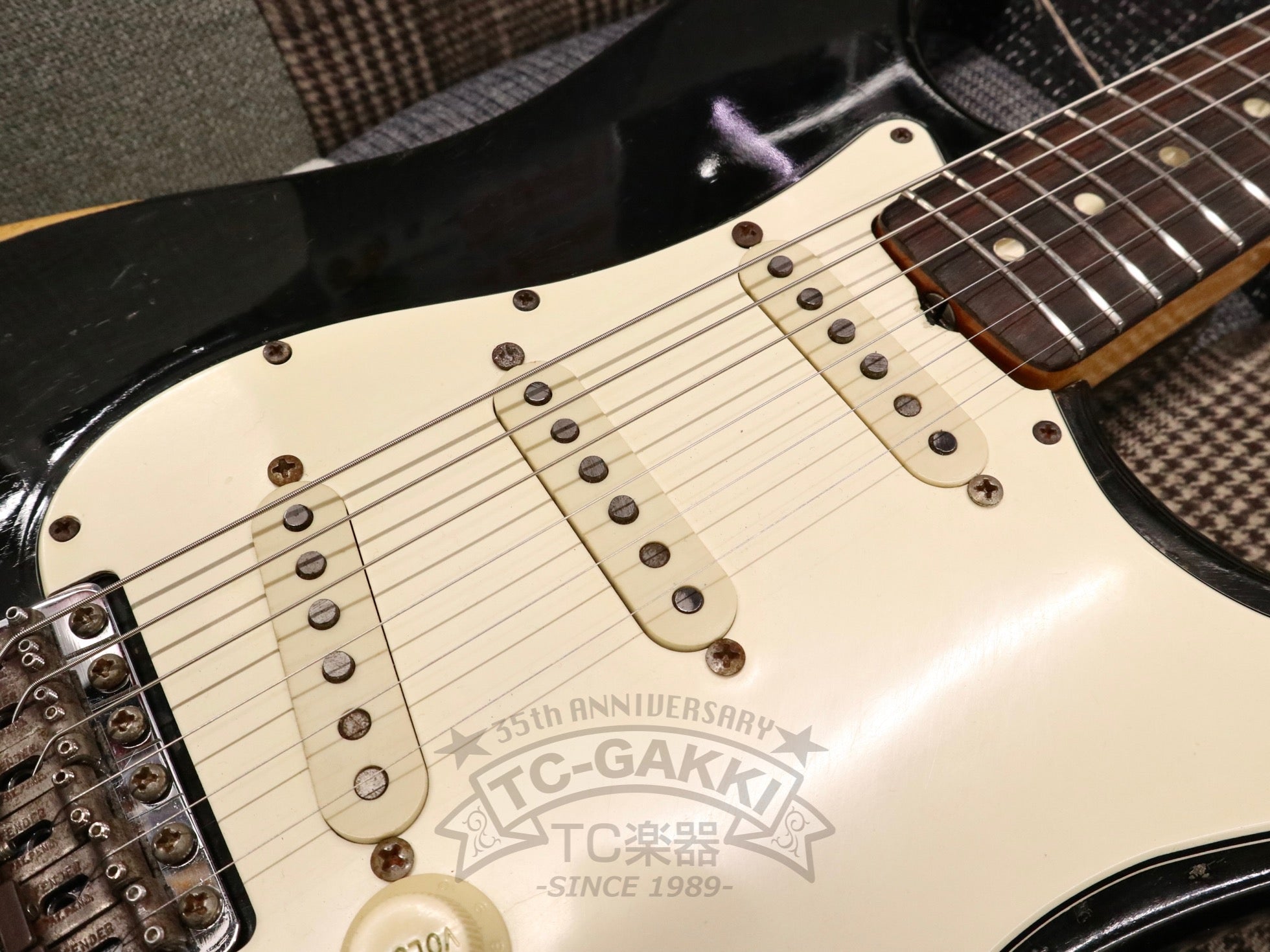 1969 STRATOCASTER Black/Rose - TC楽器 - TCGAKKI