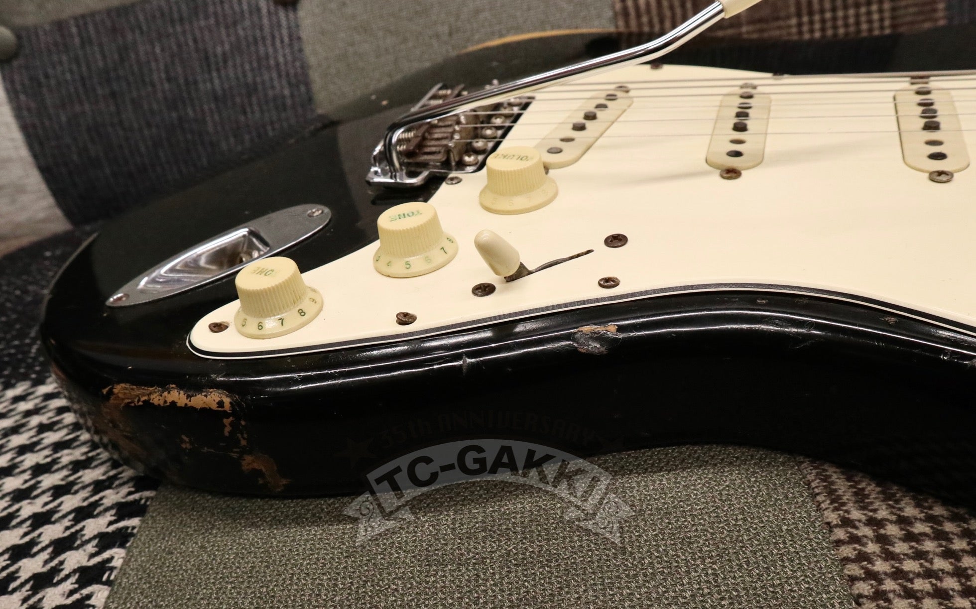 1969 STRATOCASTER Black/Rose - TC楽器 - TCGAKKI