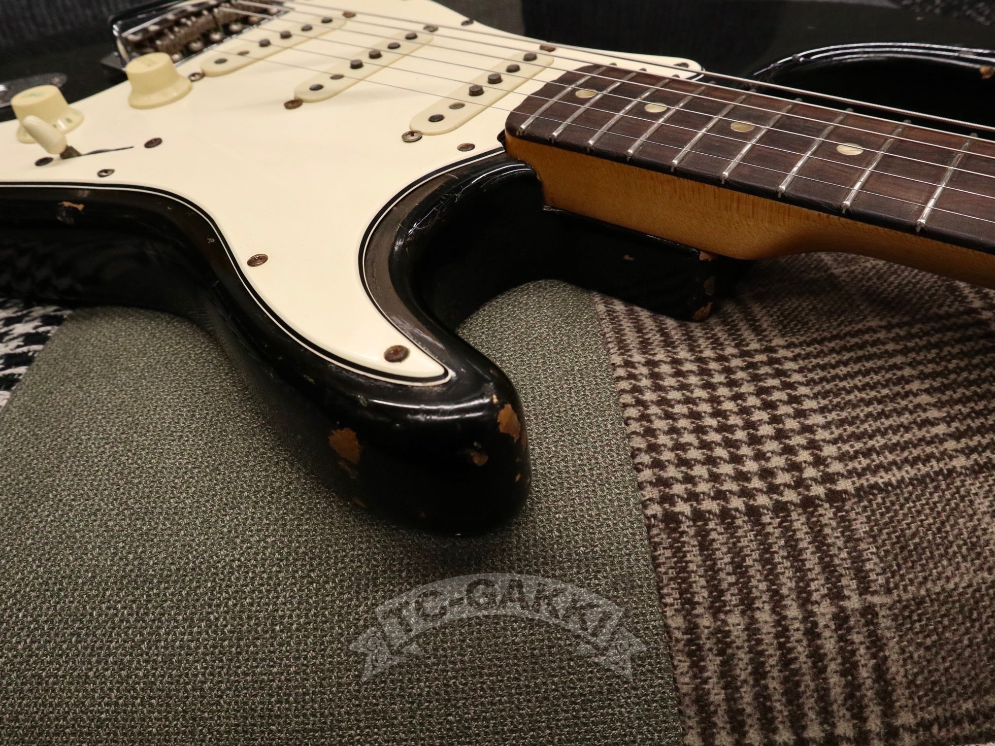 1969 STRATOCASTER Black/Rose