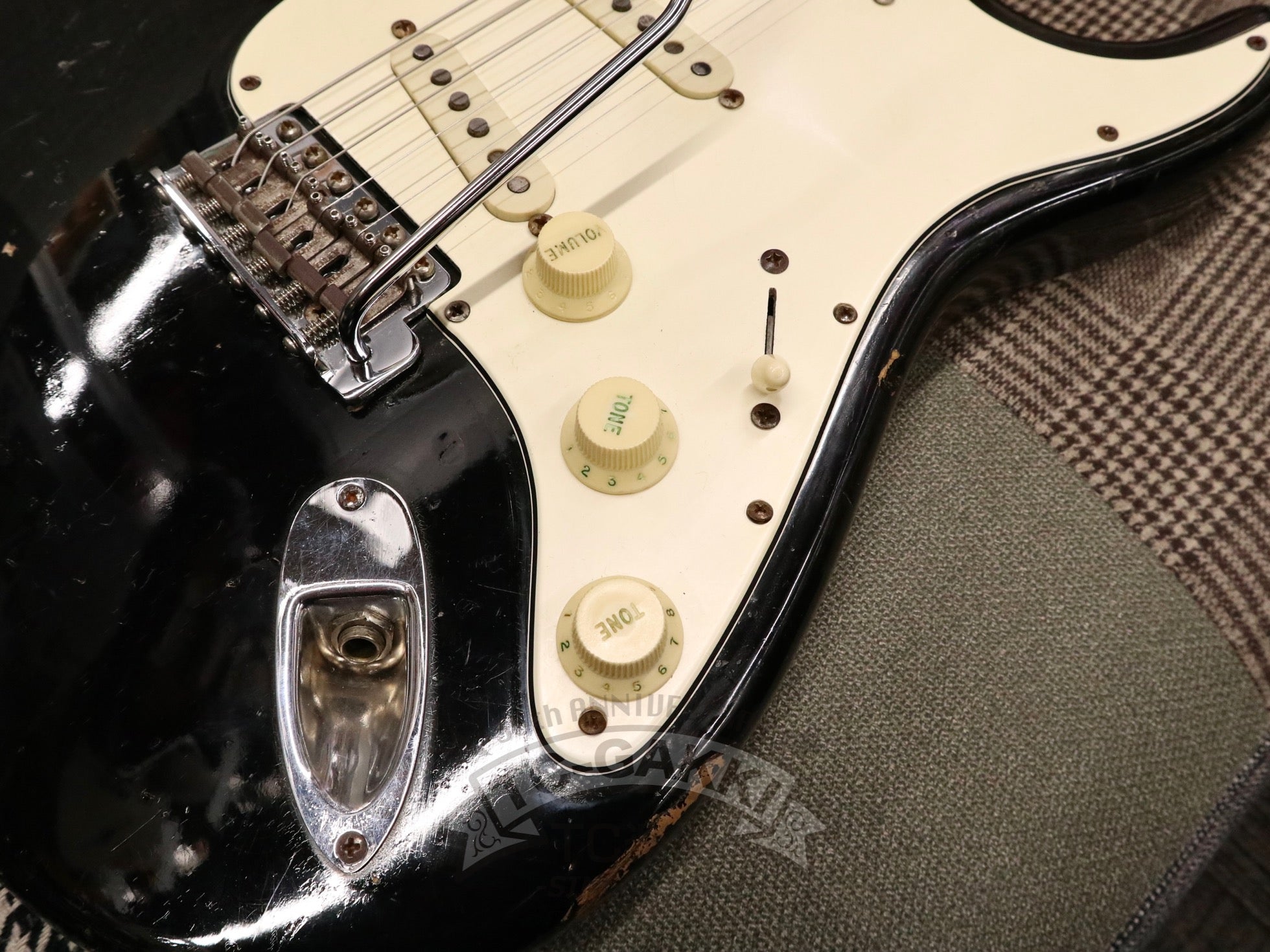 1969 STRATOCASTER Black/Rose - TC楽器 - TCGAKKI