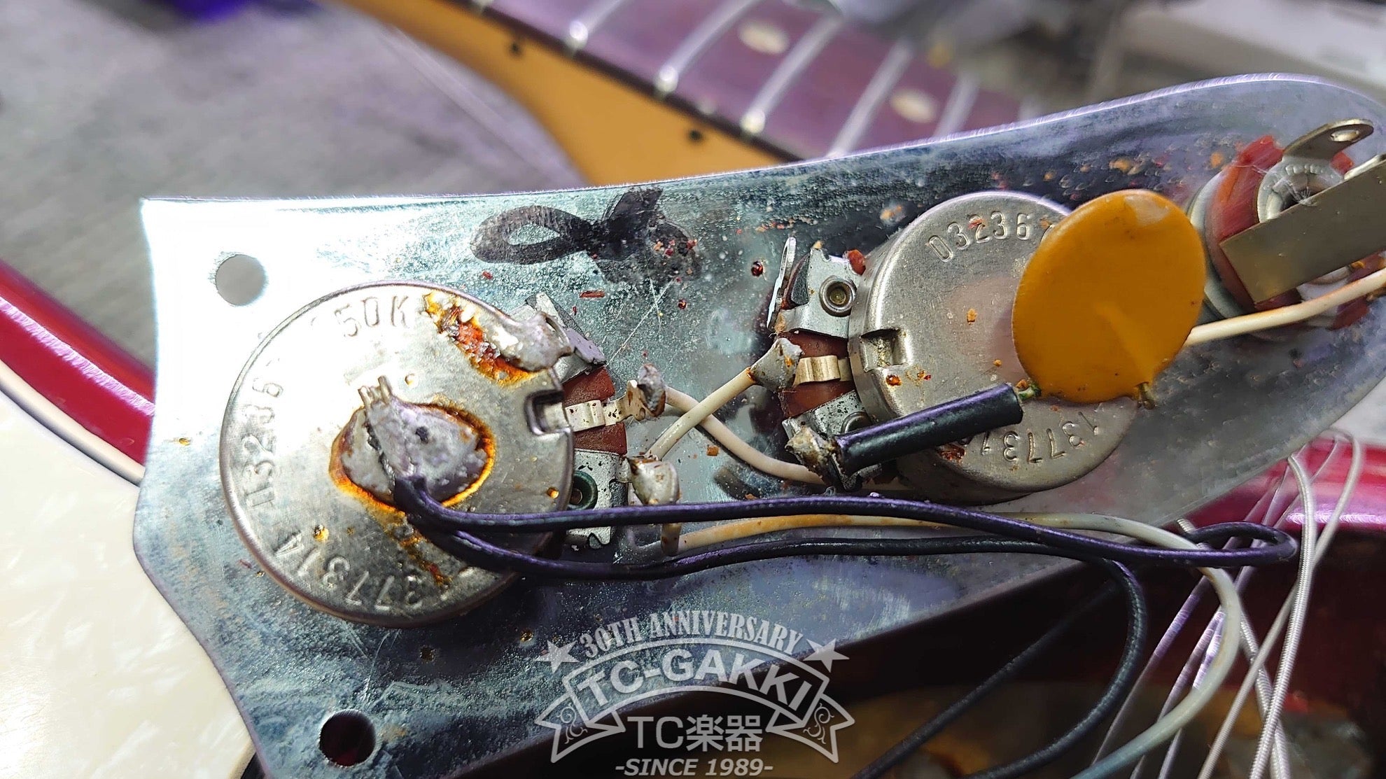 UNION MODEL ムスタング ミス アメリカ仕様 STD RCK-204 Amazon | Musiclily Pro ムスタング用コントロールプレートスチール製