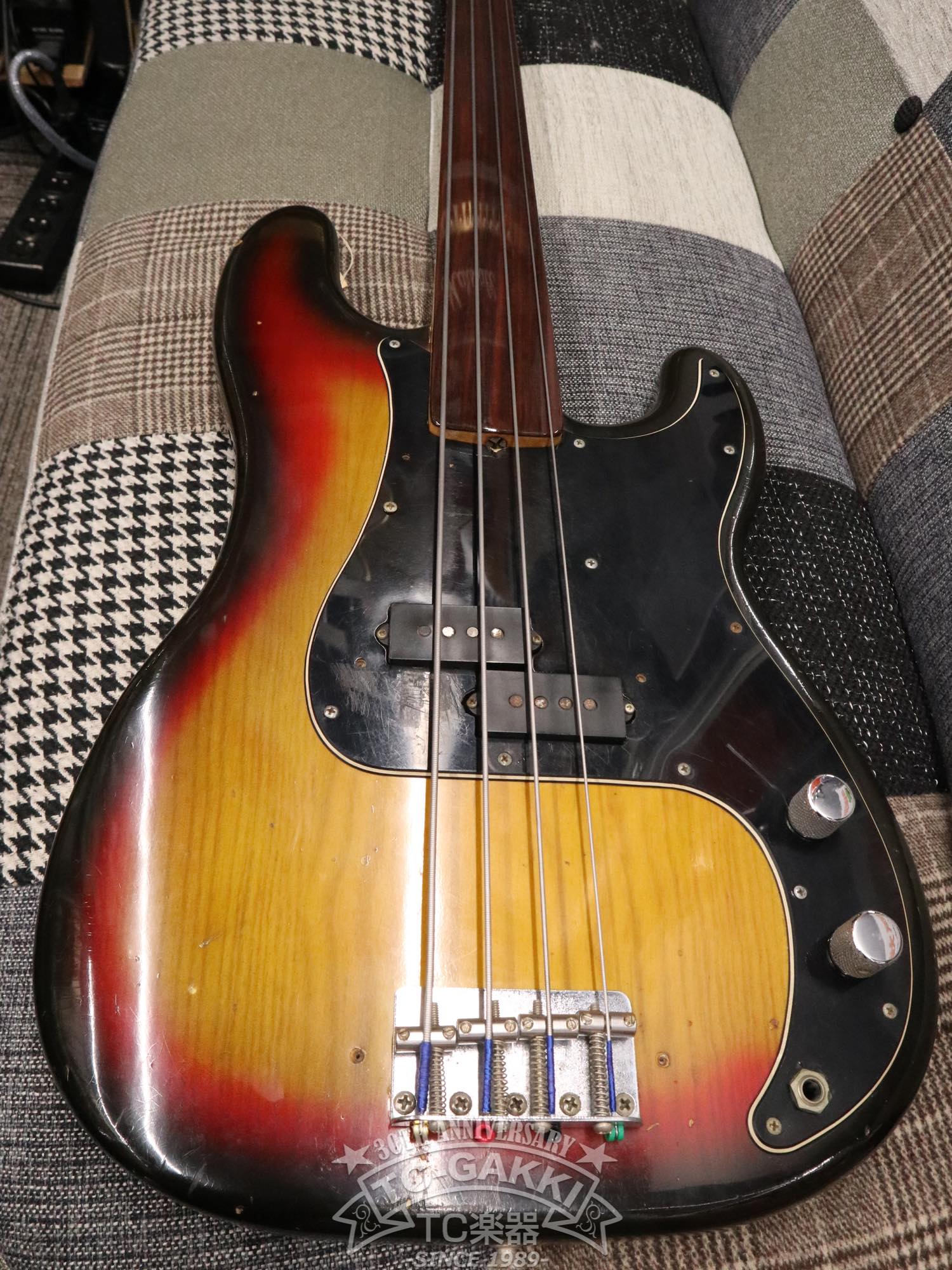 1977 PRECISION BASS Fretless - TC楽器 - TCGAKKI