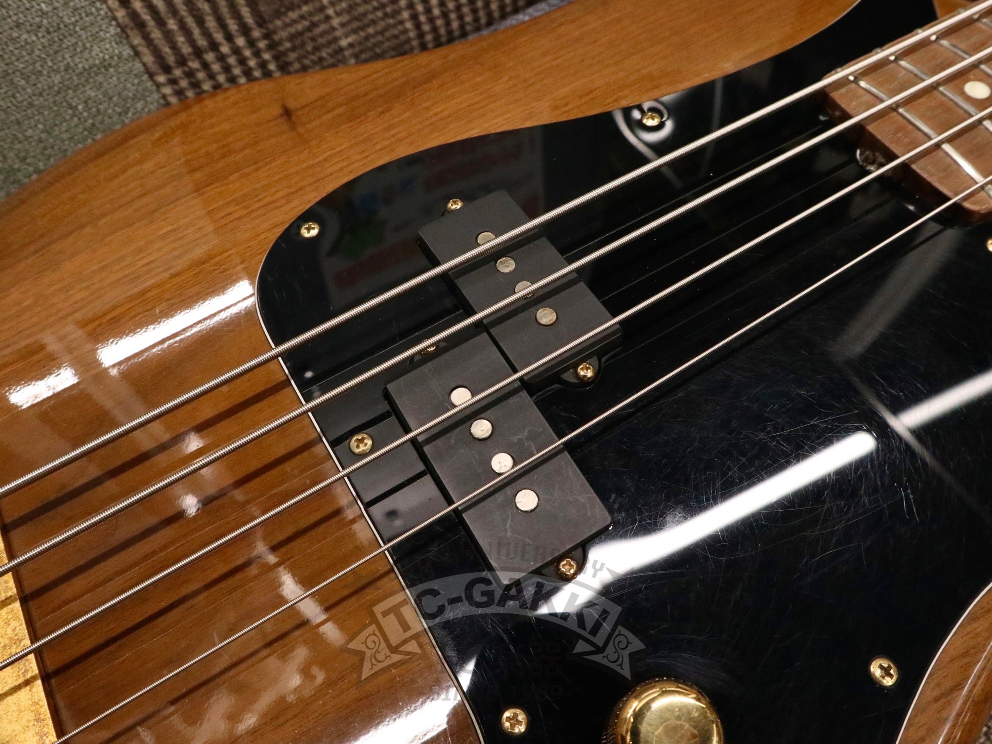 1980s Walnut Precision Special Bass - TC楽器 - TCGAKKI