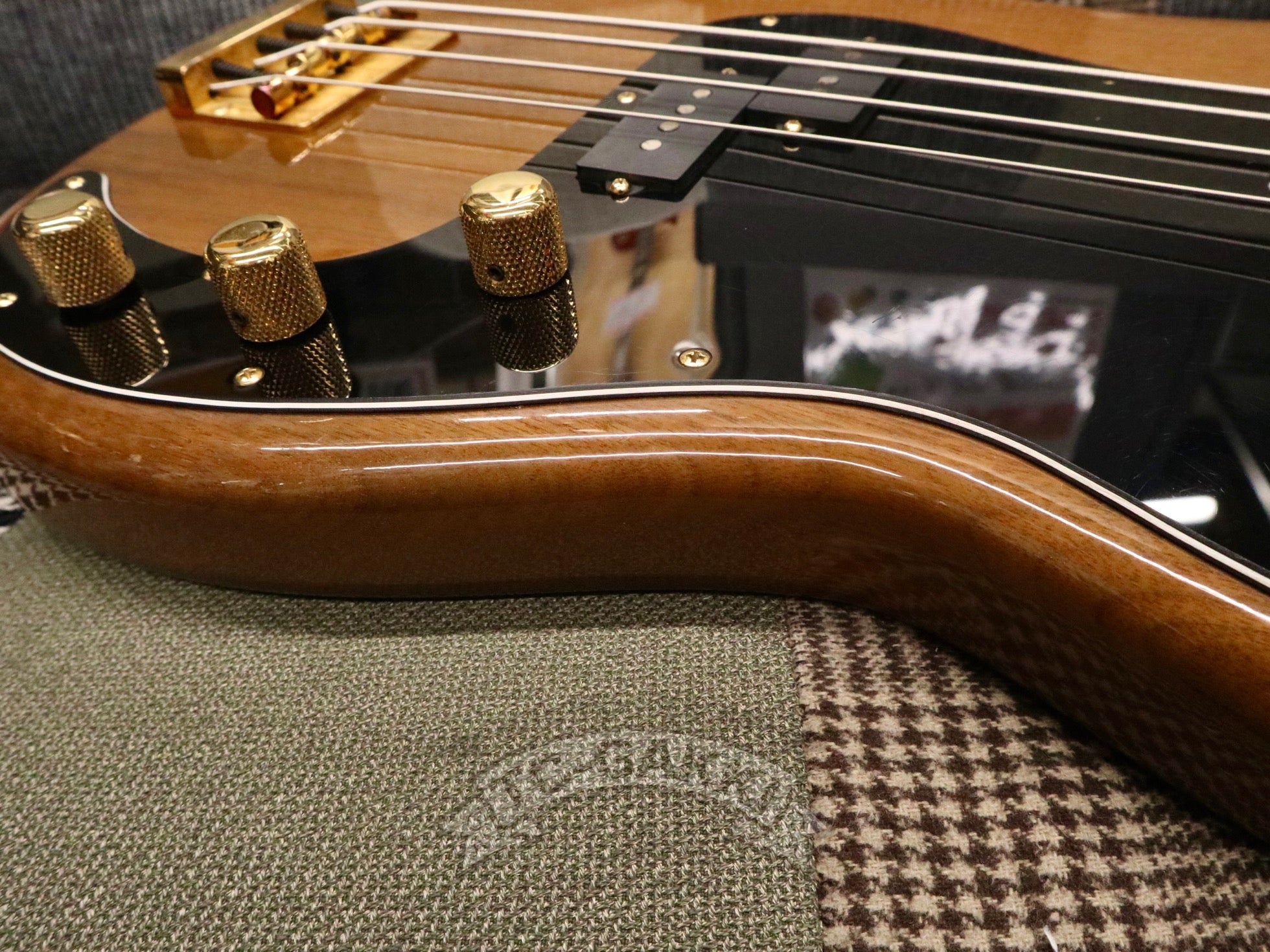 1980s Walnut Precision Special Bass - TC楽器 - TCGAKKI