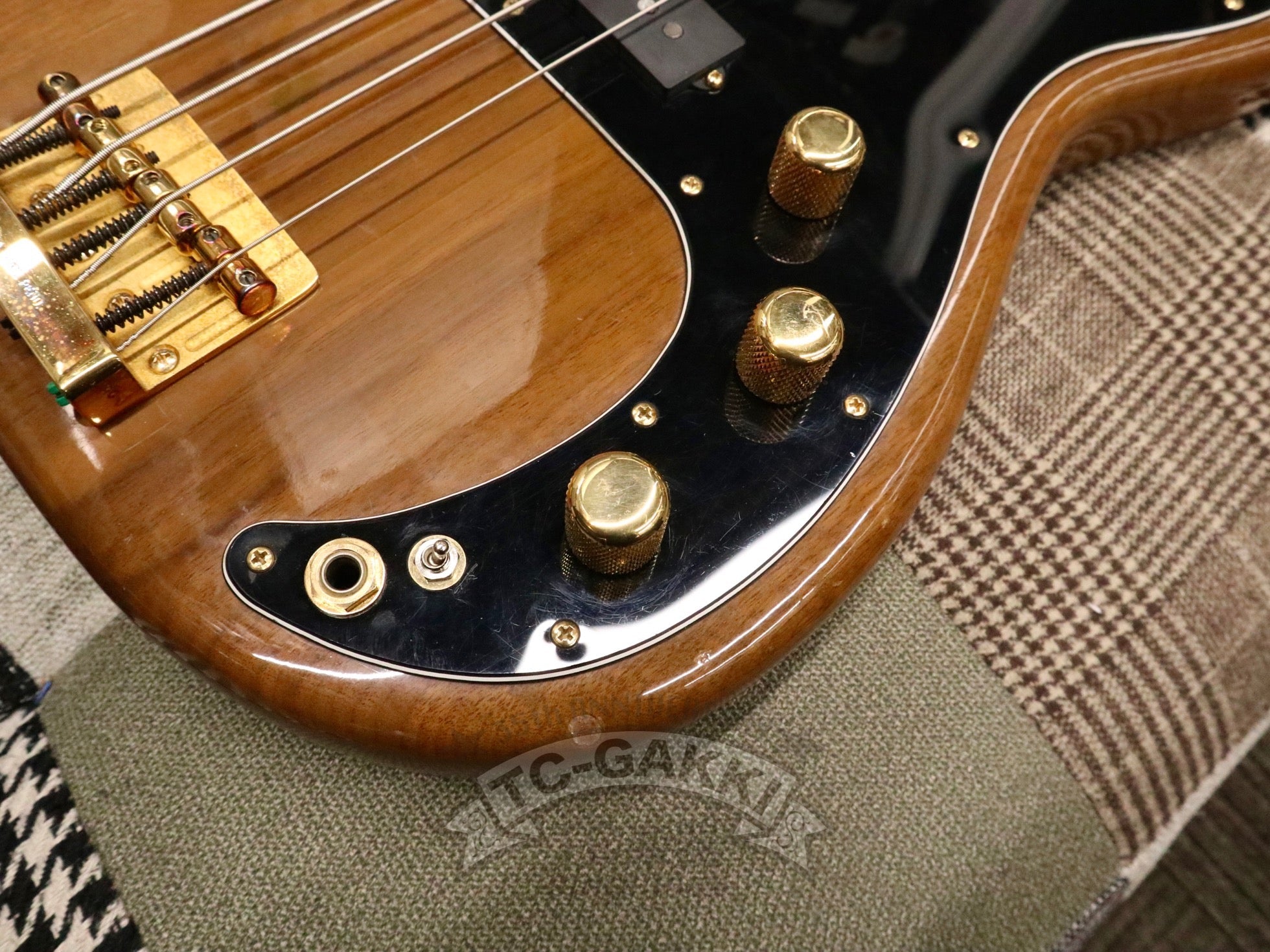 1980s Walnut Precision Special Bass - TC楽器 - TCGAKKI