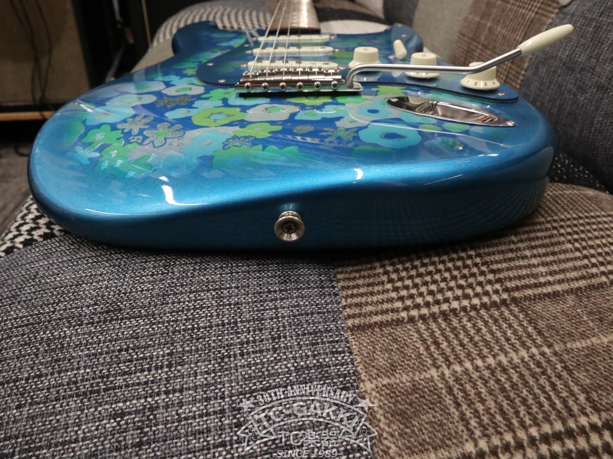 2017 MIJ Traditional 60s Stratocaster Blue Flower - TC楽器 - TCGAKKI