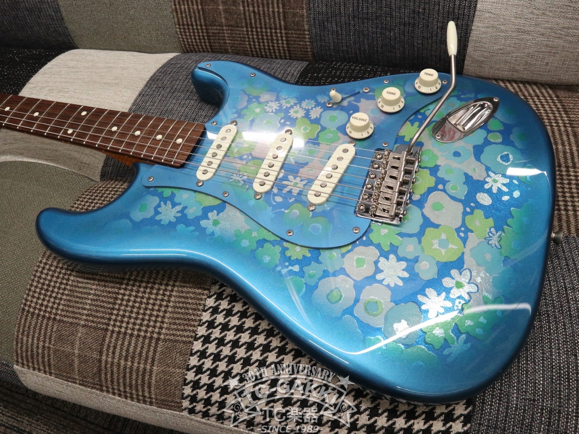 2017 MIJ Traditional 60s Stratocaster Blue Flower - TC楽器 - TCGAKKI