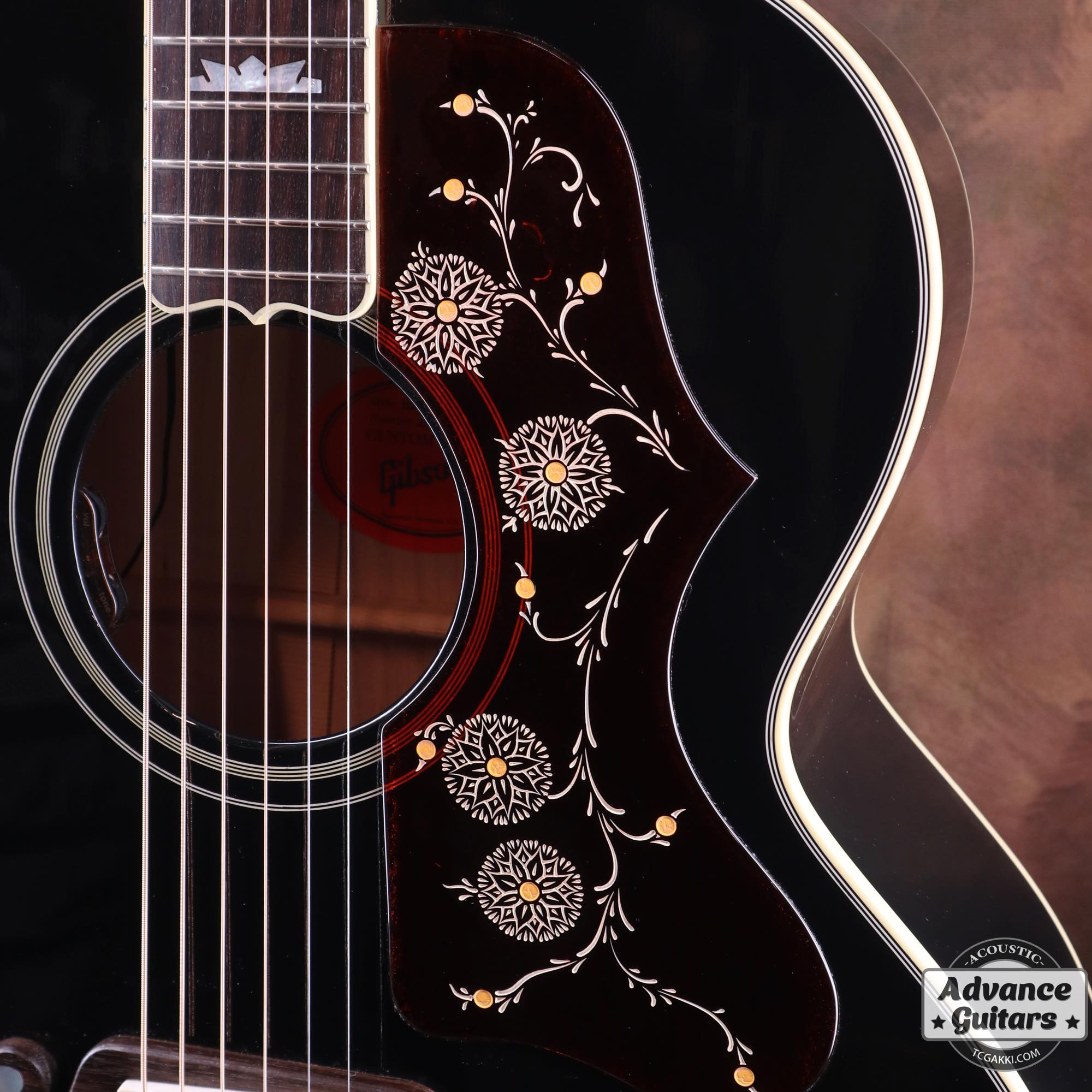 Gibson j-200 エルビス　限定モデル Gibson ELVIS DOVE & SJ-200｜”King of Rock 'n' Roll