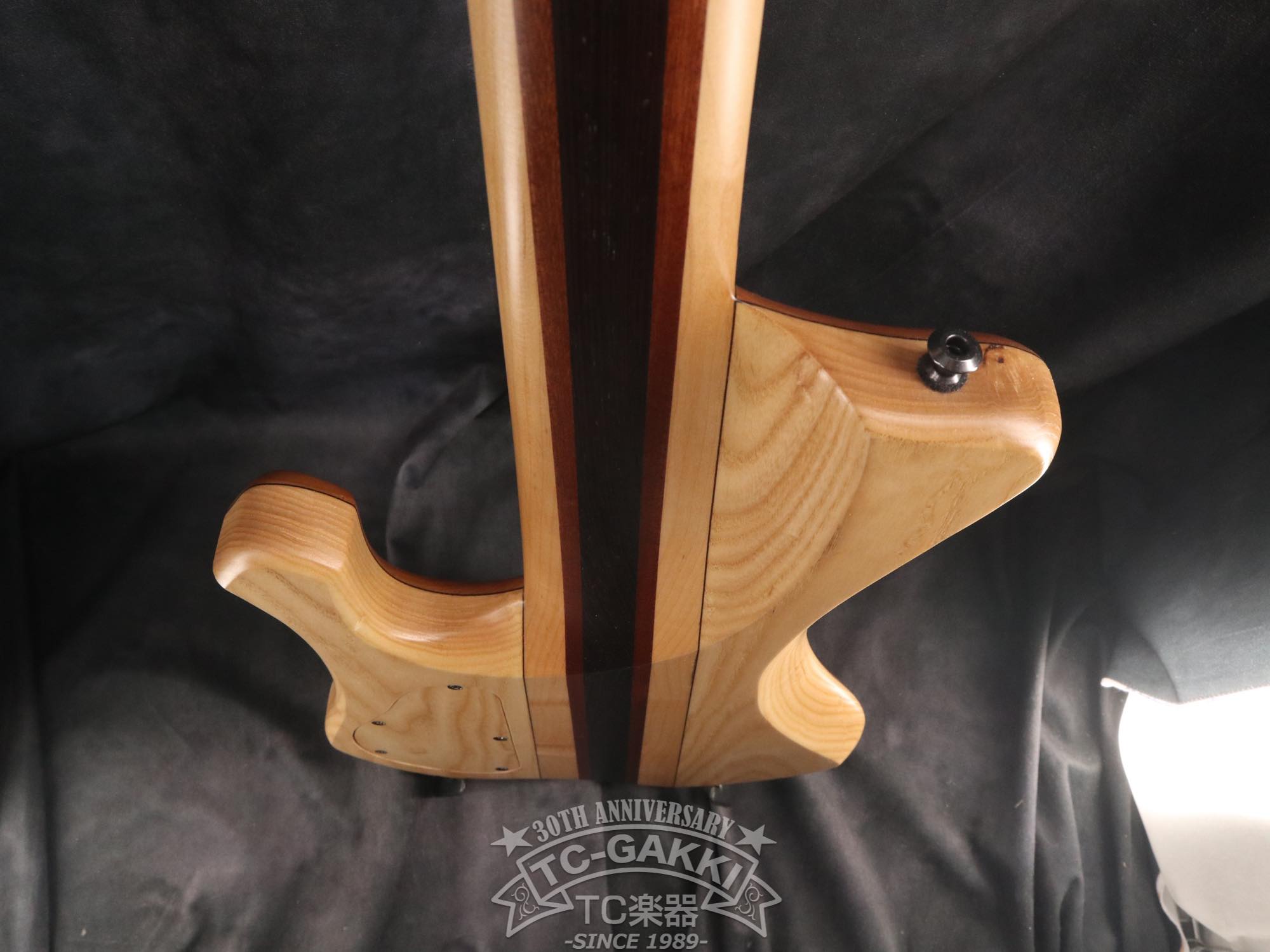 2024 Extreman headless natural quilted 5 - TC楽器 - TCGAKKI