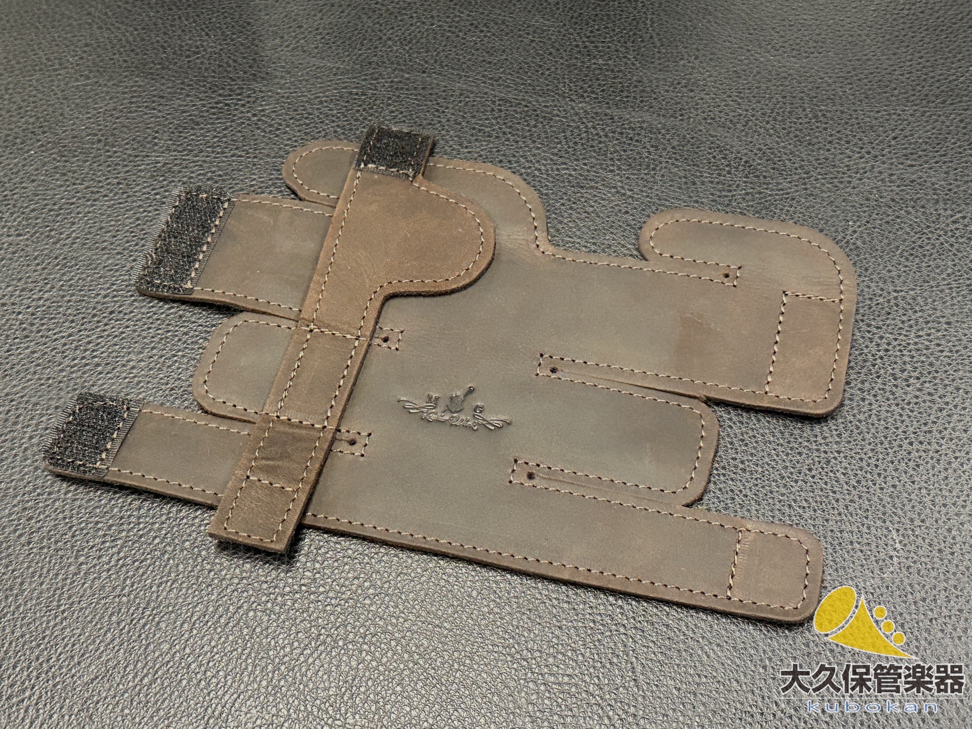 MG Leather Works [Trompetenventilschutz]