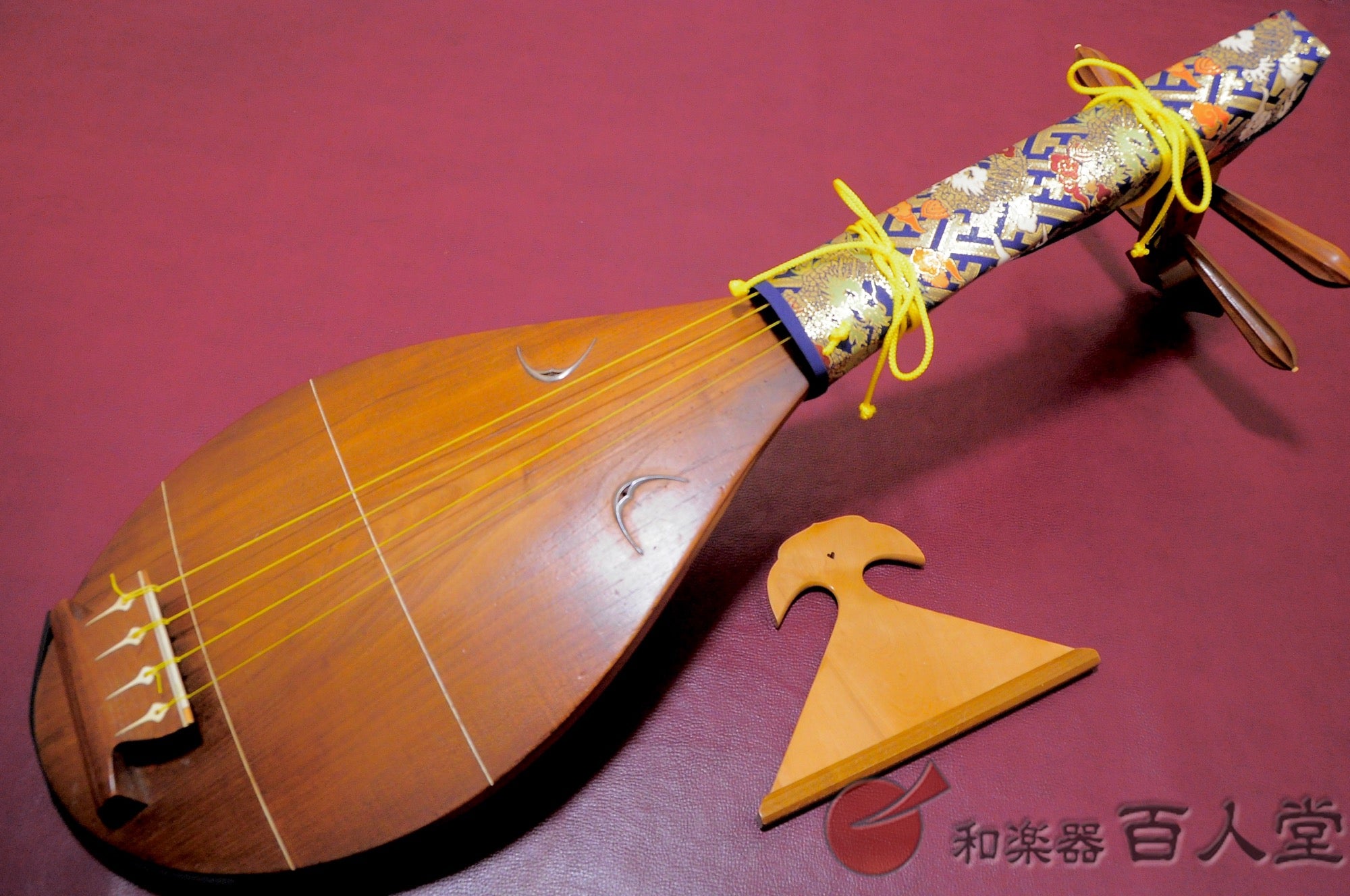 Nishiki biwa (biwa Satsuma de cinco cuerdas)