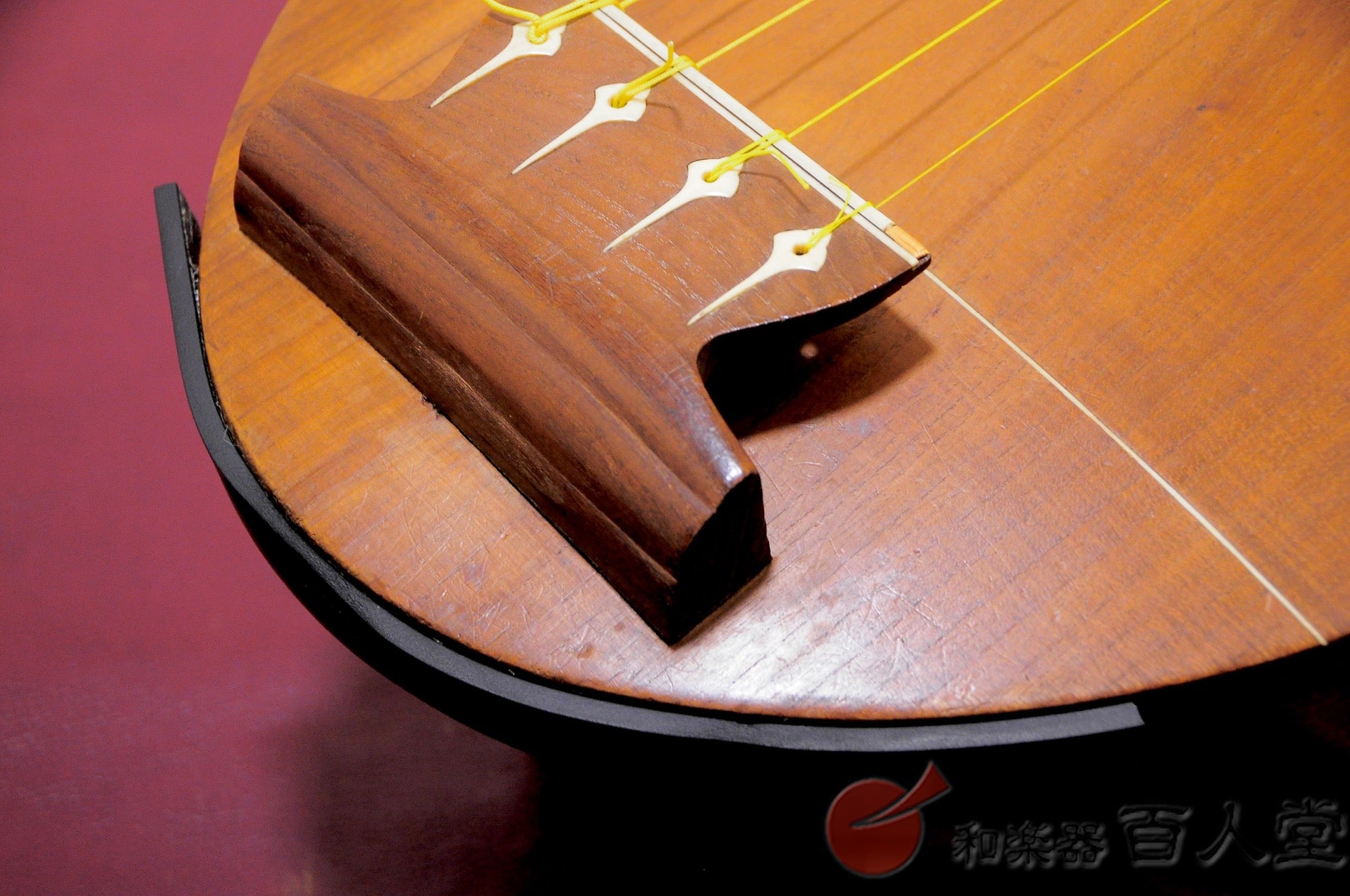 Nishiki biwa (biwa Satsuma de cinco cuerdas)