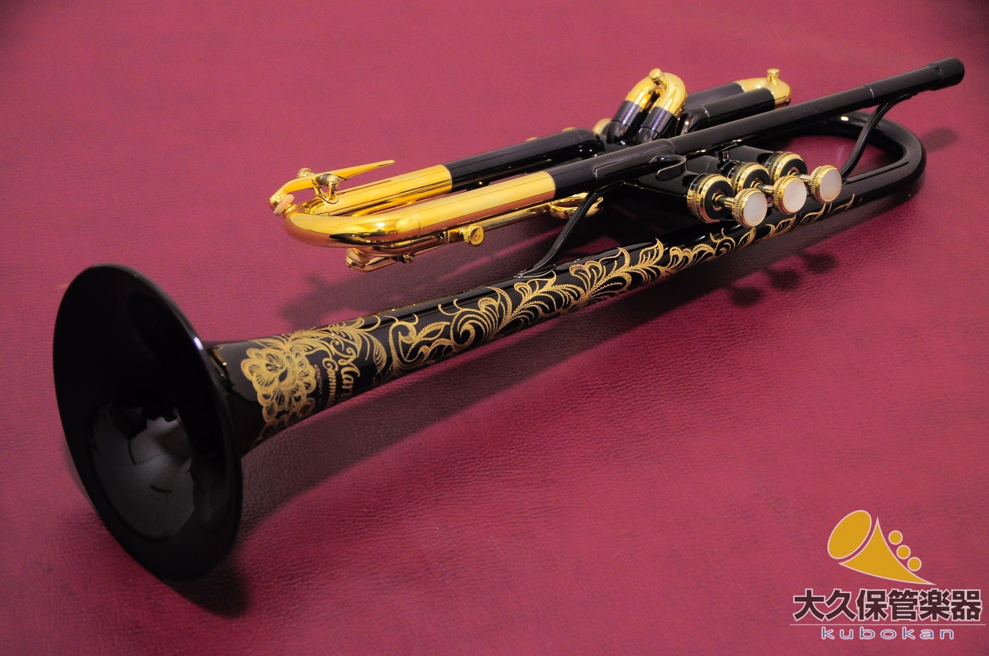 マーチン Committee T-3460 Black Lacquer 彫刻模様入り B♭トランペット