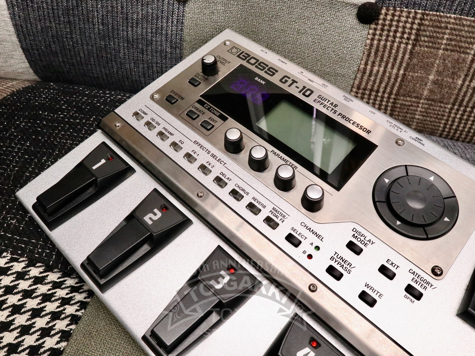BOSS GT-10 GUITAR EFFECTS PROCESSOR
