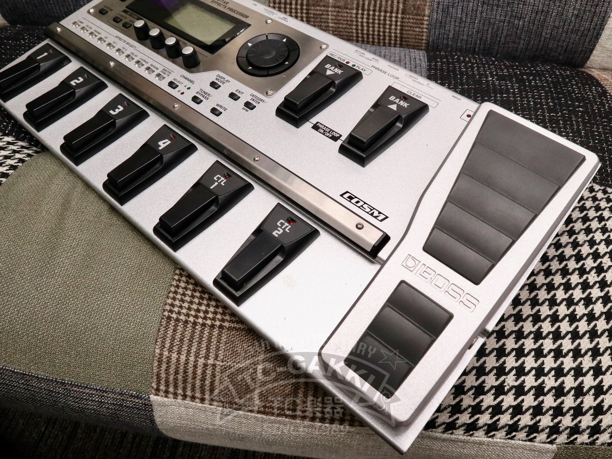 BOSS GT-10 GUITAR EFFECTS PROCESSOR