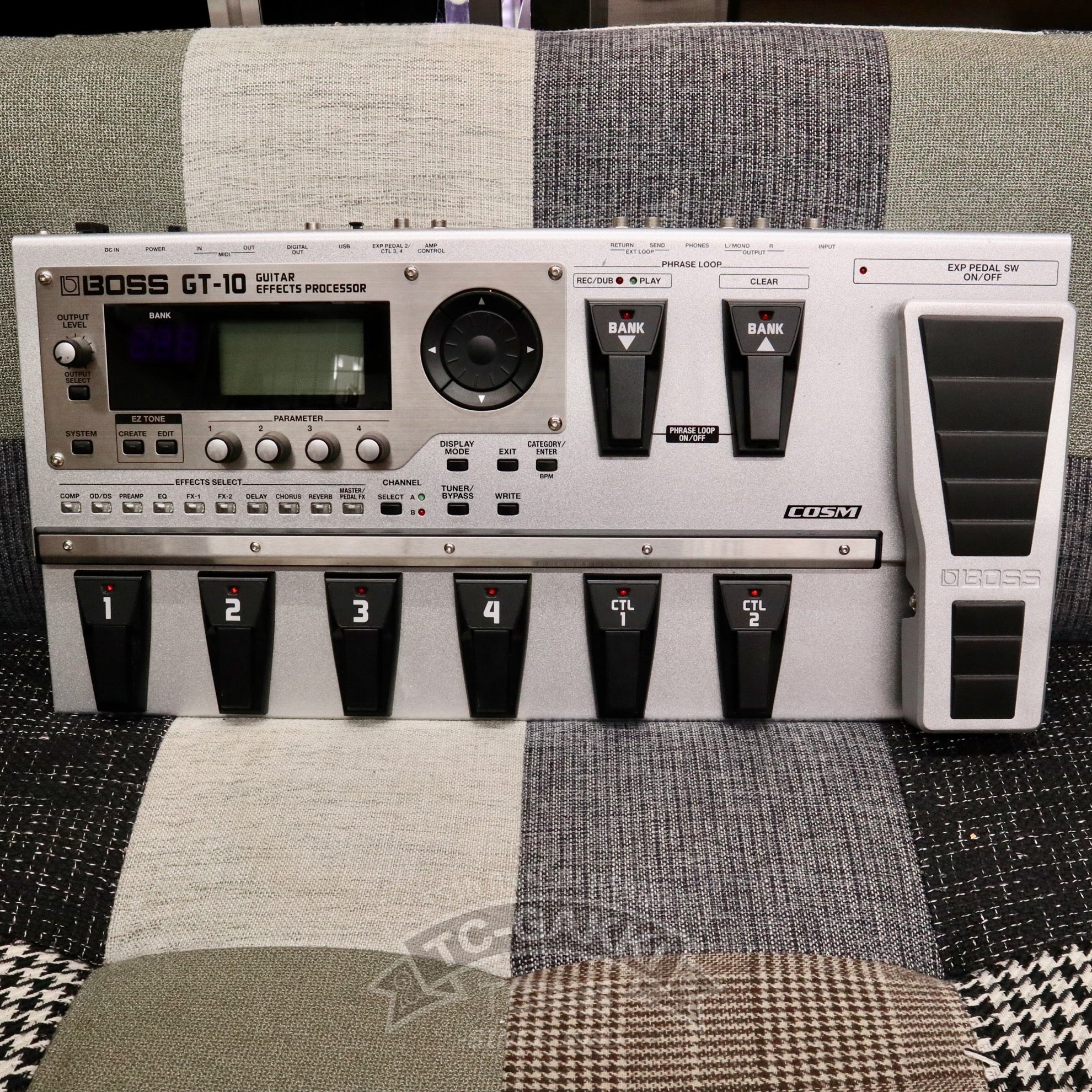 BOSS GT-10 GUITAR EFFECTS PROCESSOR