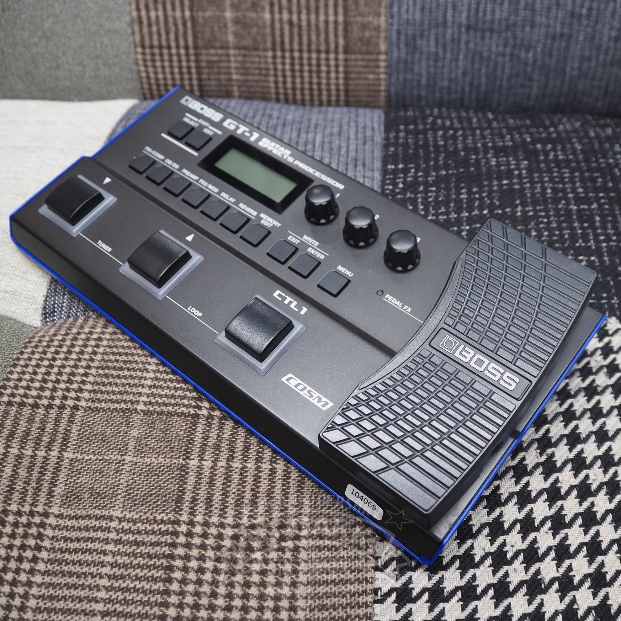 GT-1 GUITAR EFFECTS PROCESSOR