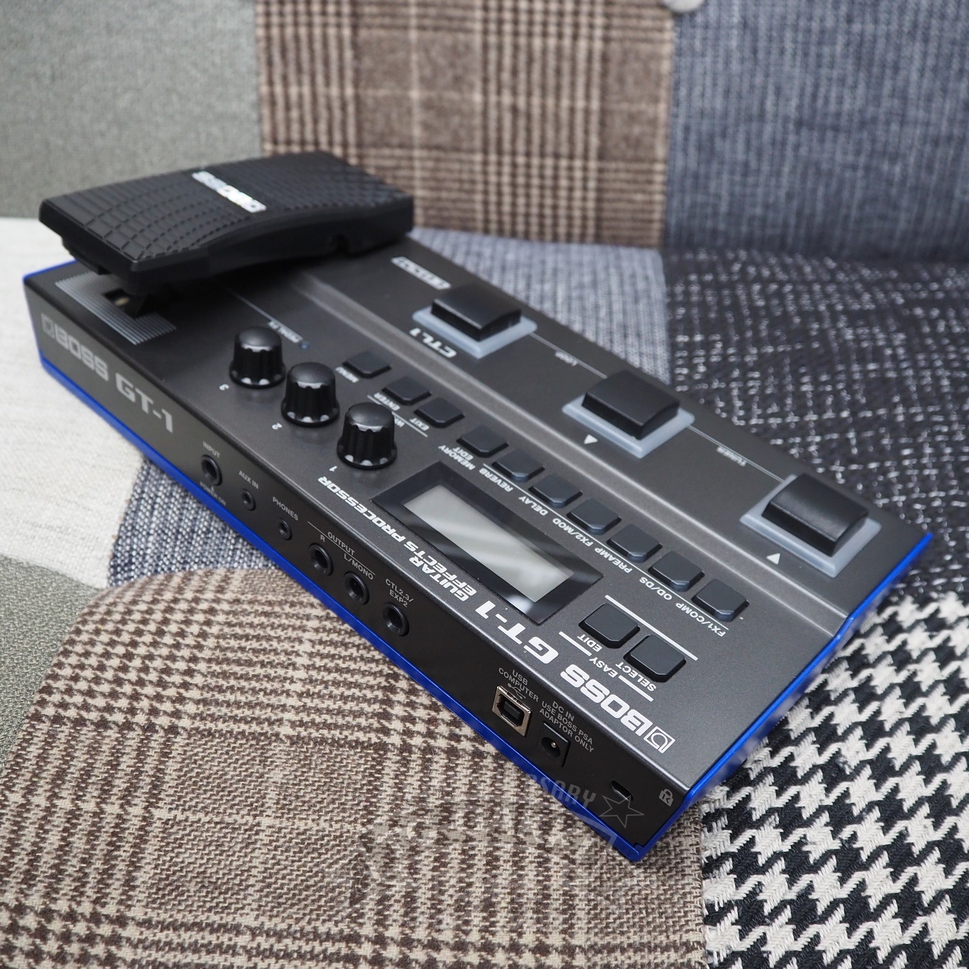 GT-1 GUITAR EFFECTS PROCESSOR