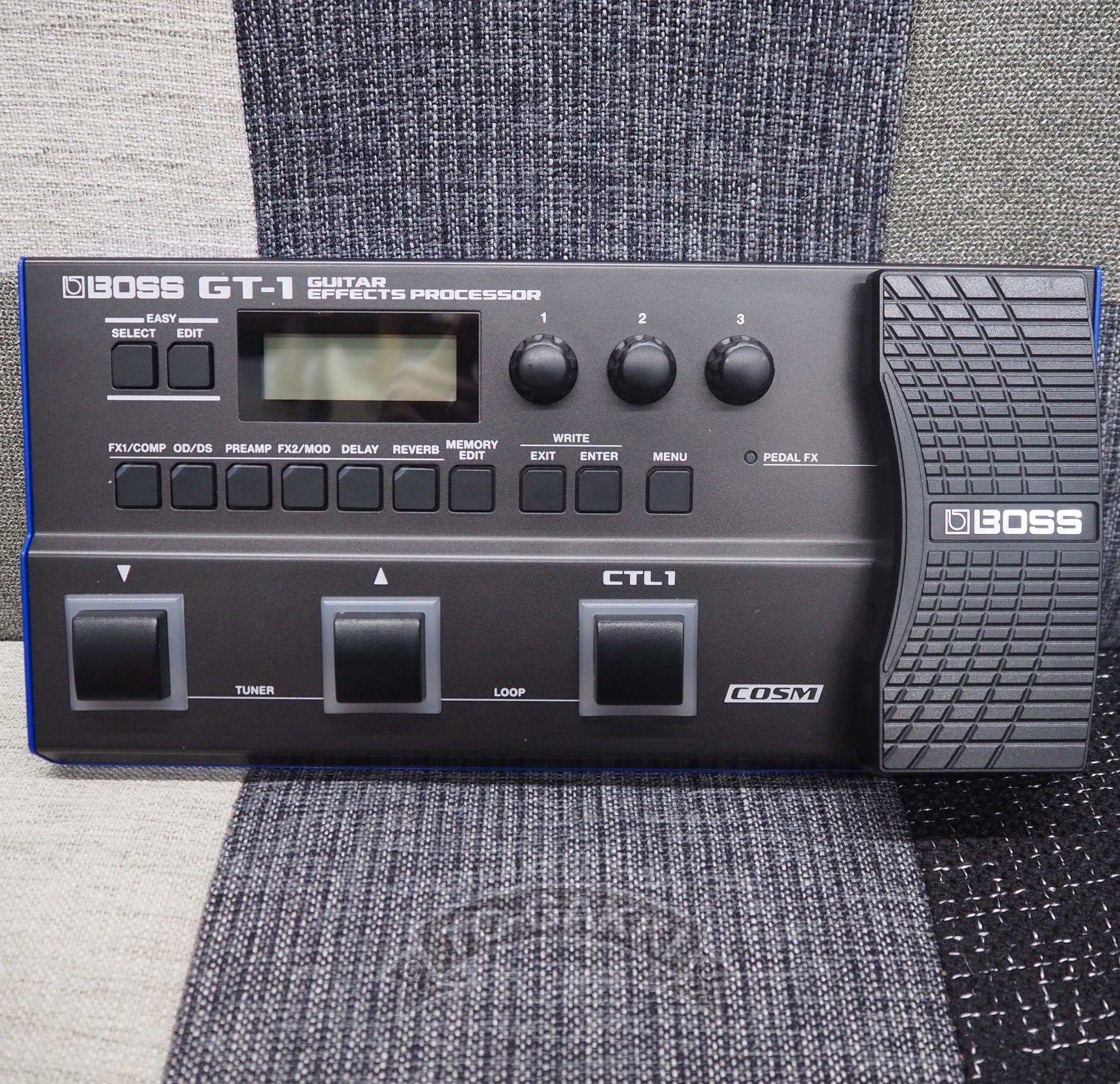 GT-1 GUITAR EFFECTS PROCESSOR