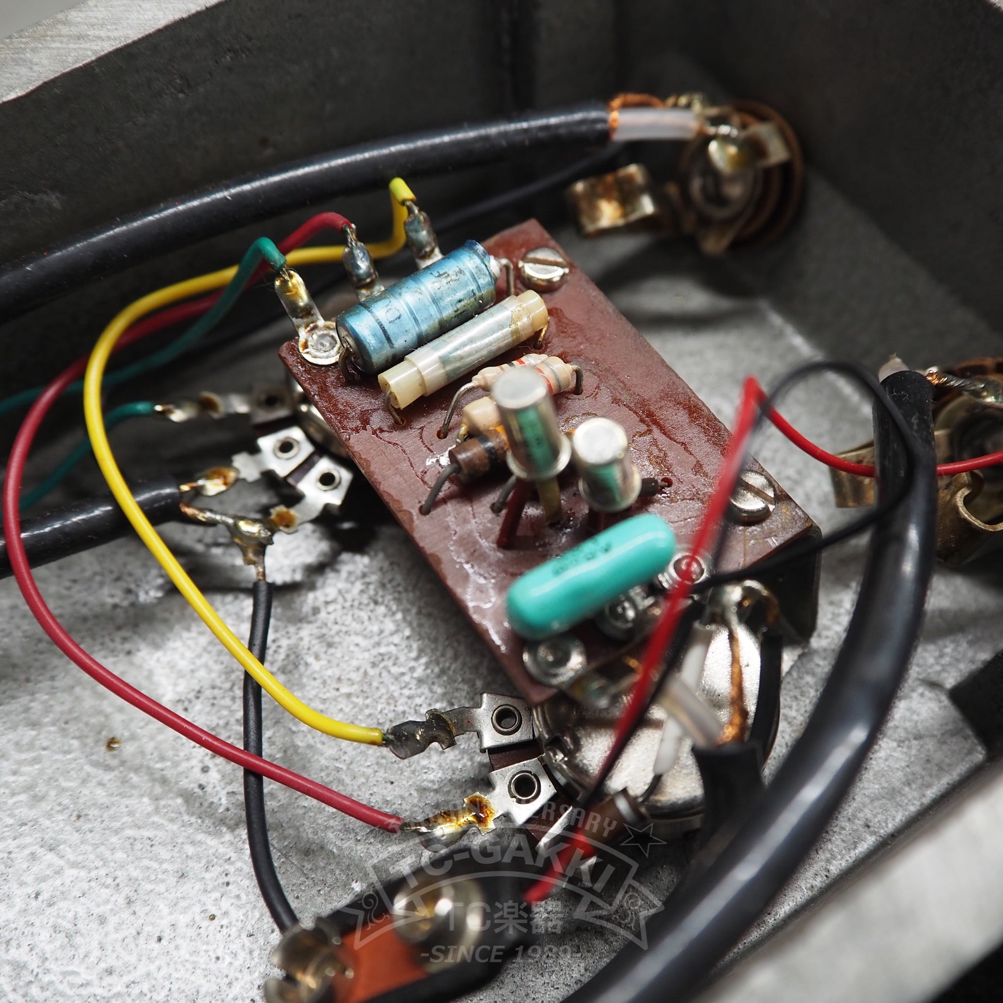 VOX TONE BENDER (V828/GRAY)