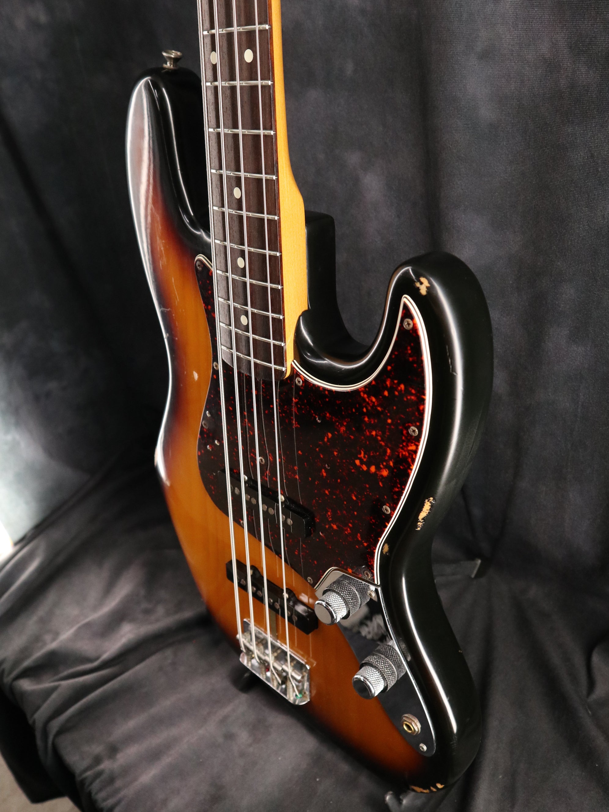 1995 Fender USA American Vintage ‘62 Jazz Bass Stack Knob